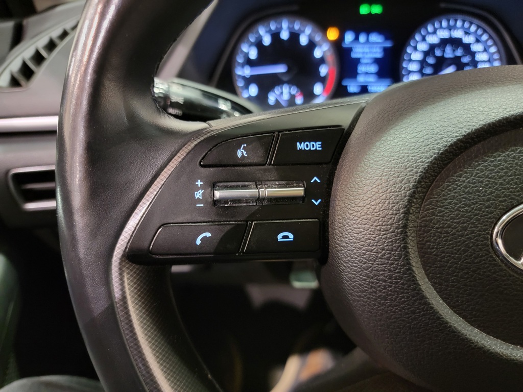 Hyundai Sonata 2021 Climatisation, Mirroirs électriques, Vitres électriques, Sièges chauffants, Verrouillage électrique, Régulateur de vitesse, Bluetooth, Prise auxiliaire 12 volts, caméra-rétroviseur, Volant chauffant, Commandes de la radio au volant