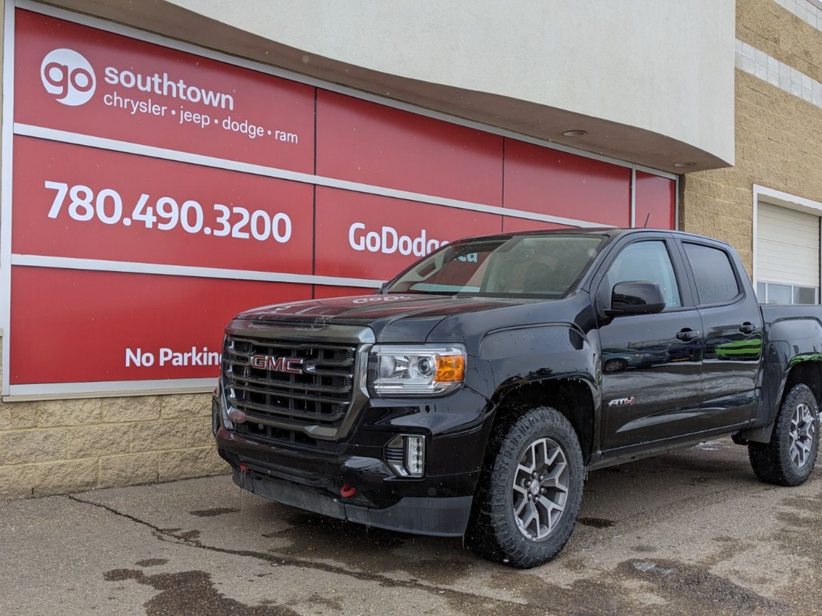 2021 GMC Canyon AT4 IN BLACK EQUIPPED WITH A 3.6L V6 , 4X4 , 8SPD 