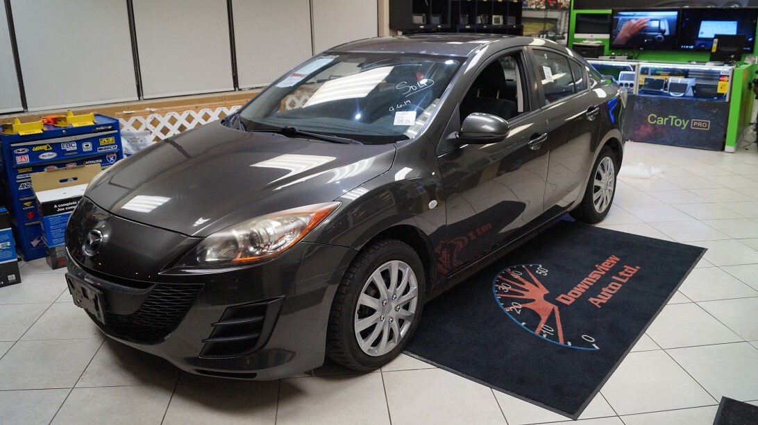 2010 Mazda Mazda3 AUTO! LOADED! ROOF! BT! SAFETY AVAILABLE!
