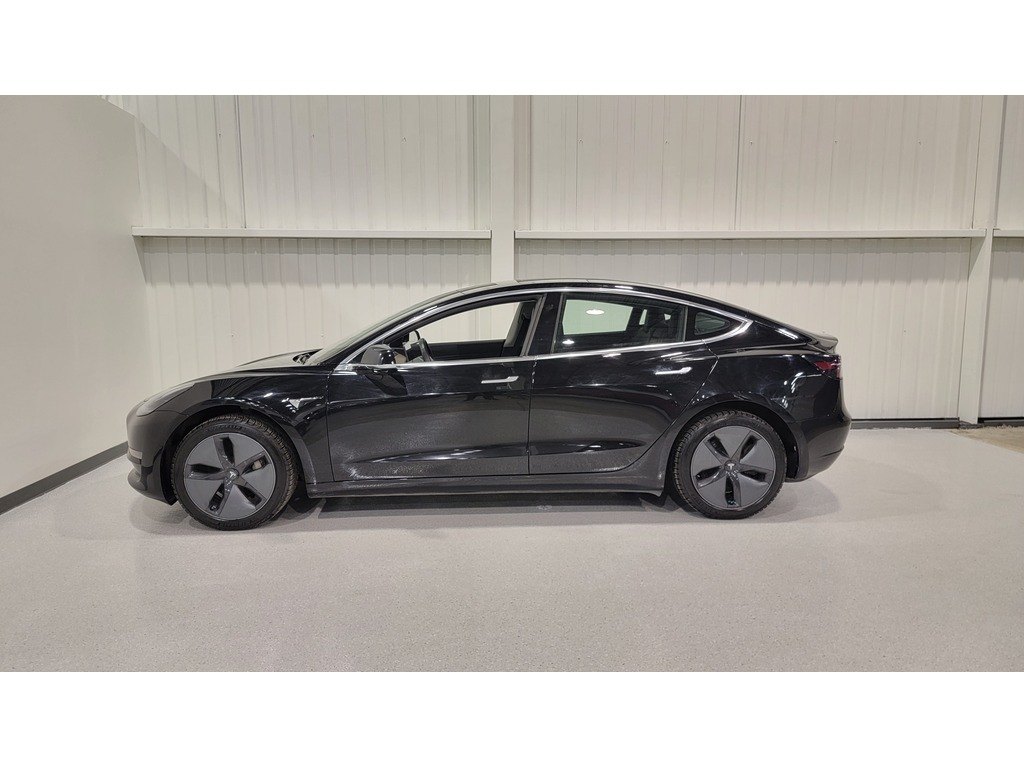 Tesla Model 3 2019 Air conditioner, Navigation system, Electric mirrors, Power Seats, Electric windows, Heated seats, Leather interior, Electric lock, Speed regulator, Bluetooth, Panoramic sunroof, , rear-view camera, Steering wheel radio controls