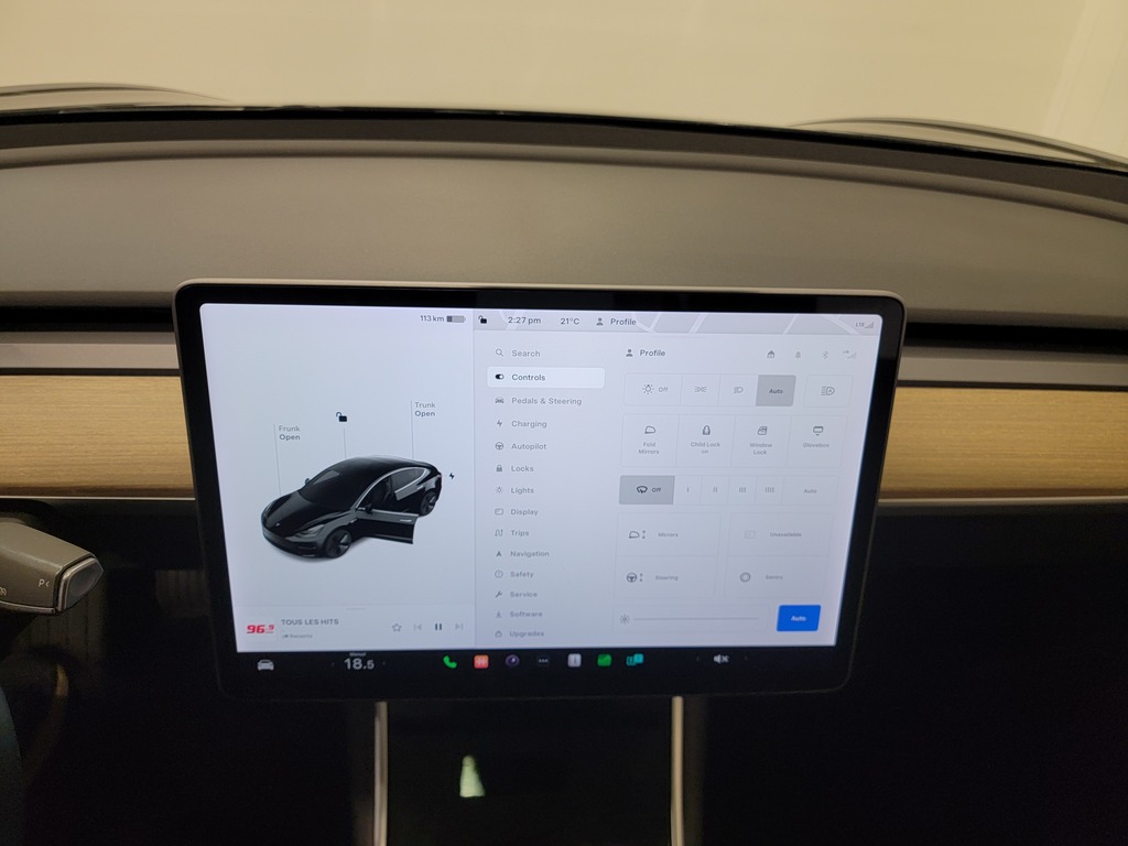 Tesla Model 3 2019 Air conditioner, Navigation system, Electric mirrors, Power Seats, Electric windows, Heated seats, Leather interior, Electric lock, Speed regulator, Bluetooth, Panoramic sunroof, , rear-view camera, Steering wheel radio controls