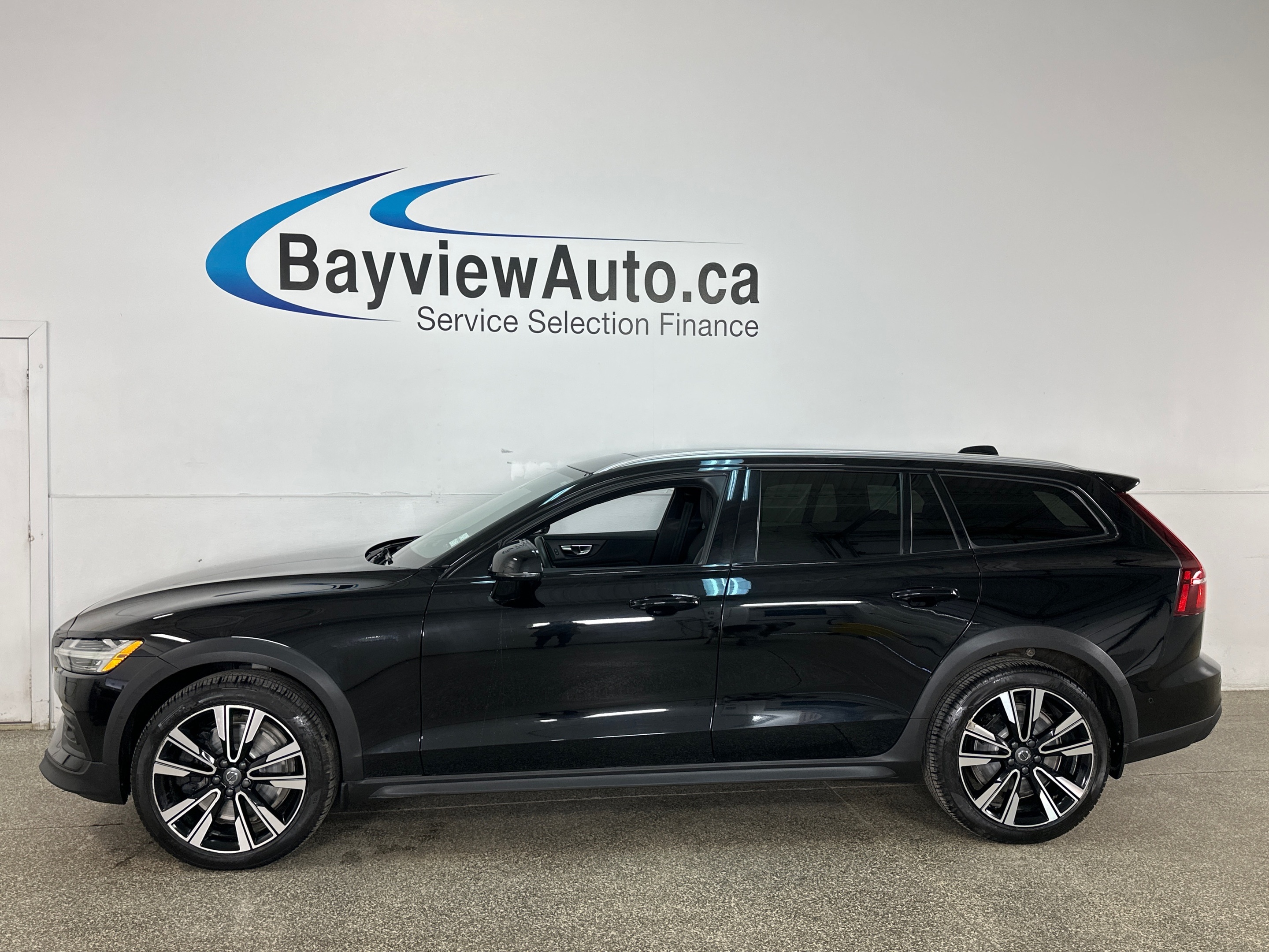 2019 Volvo V60 Cross Country CROSS COUNTRY T5 AWD, LEATHER, NAVI, ROOF, 35KM!