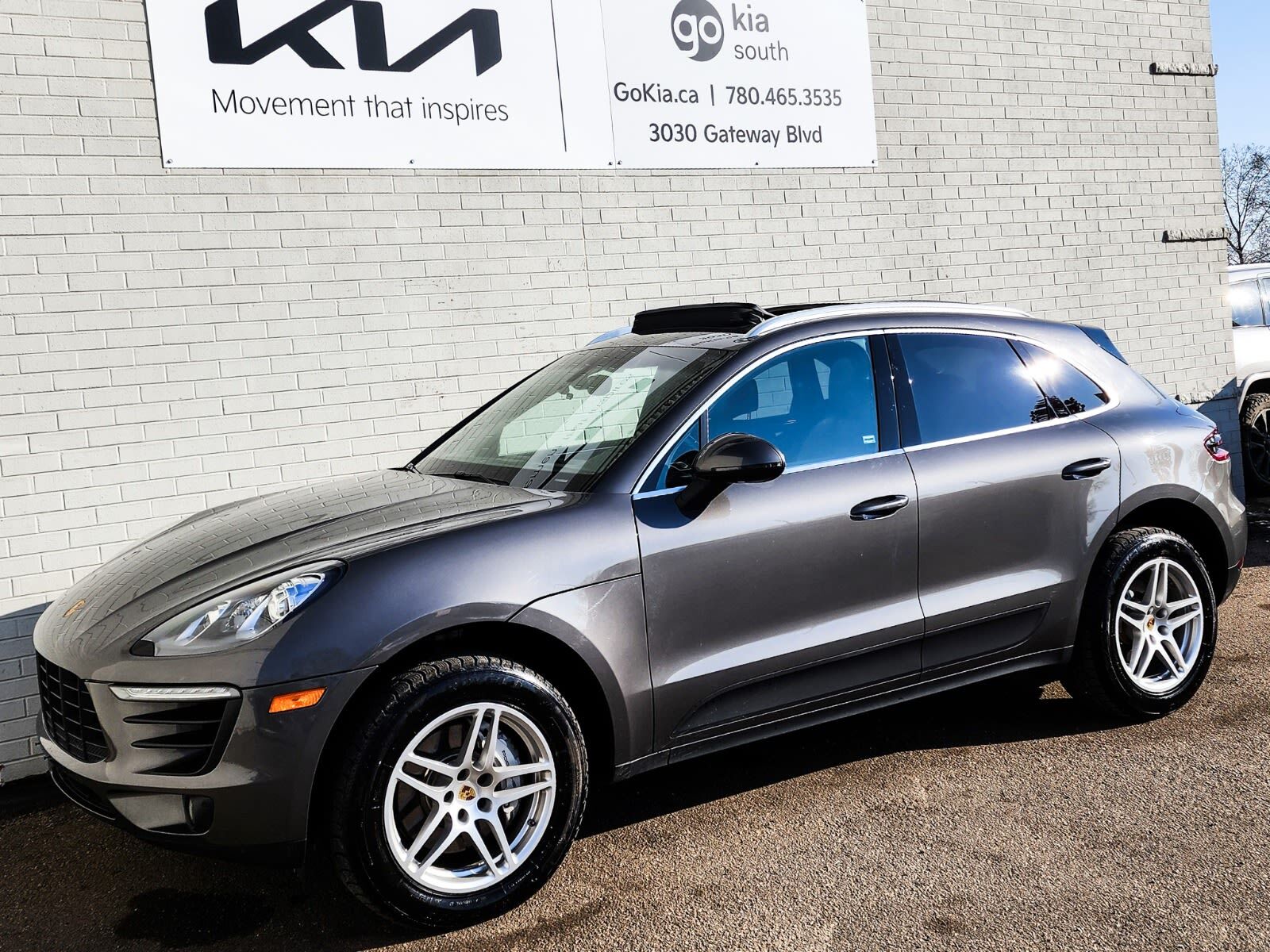 2016 Porsche Macan S; 340 HP, TURBO-CHARGED, SUNROOF, LEATHER, NAV, H