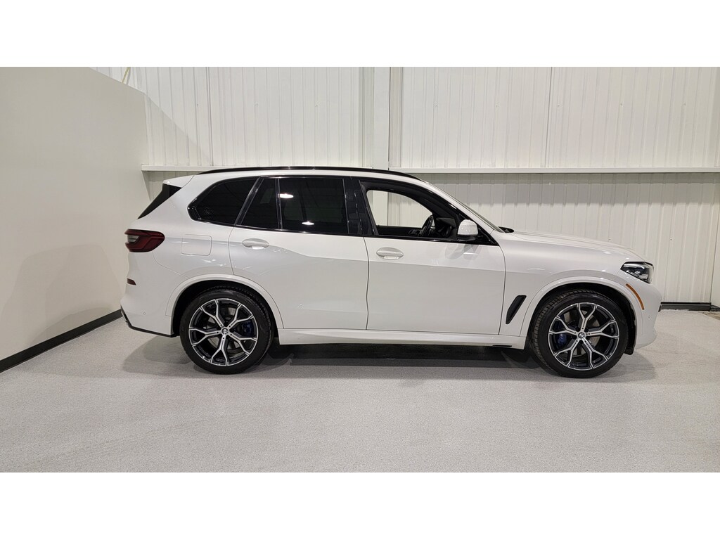BMW X5 2019 Air conditioner, Navigation system, Electric mirrors, Power Seats, Electric windows, Speed regulator, Heated seats, Leather interior, Electric lock, Bluetooth, Mechanically opening tailgate, Panoramic sunroof, , rear-view camera, Tinted glass, Adjustable power seat, Heated steering wheel, Steering wheel radio controls