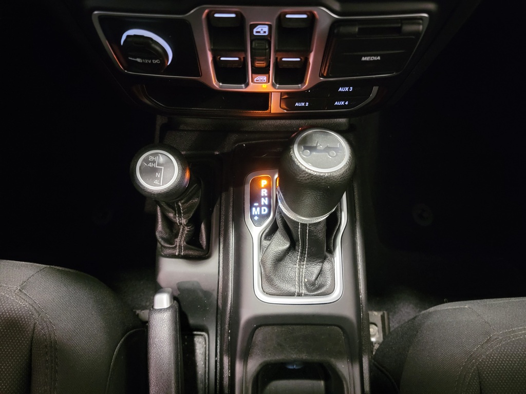 Jeep WRANGLER UNLIMITED 2020 Air conditioner, Electric mirrors, Electric windows, Speed regulator, Heated mirrors, Heated seats, Electric lock, Bluetooth, , rear-view camera, Heated steering wheel, Steering wheel radio controls