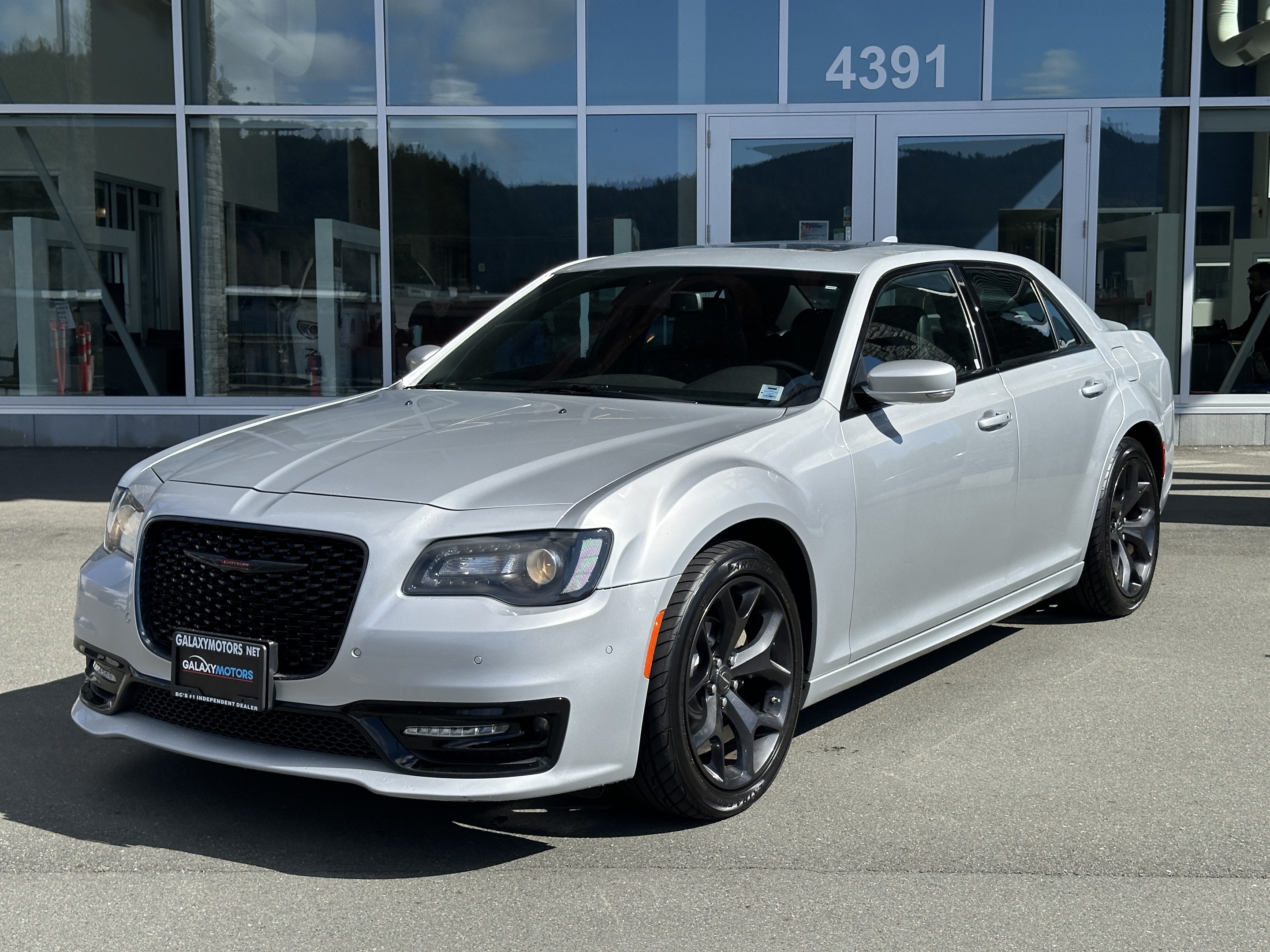 2022 Chrysler 300 S RWD-Auto,Rear Cam,Leather Seats,Keyless Entry
