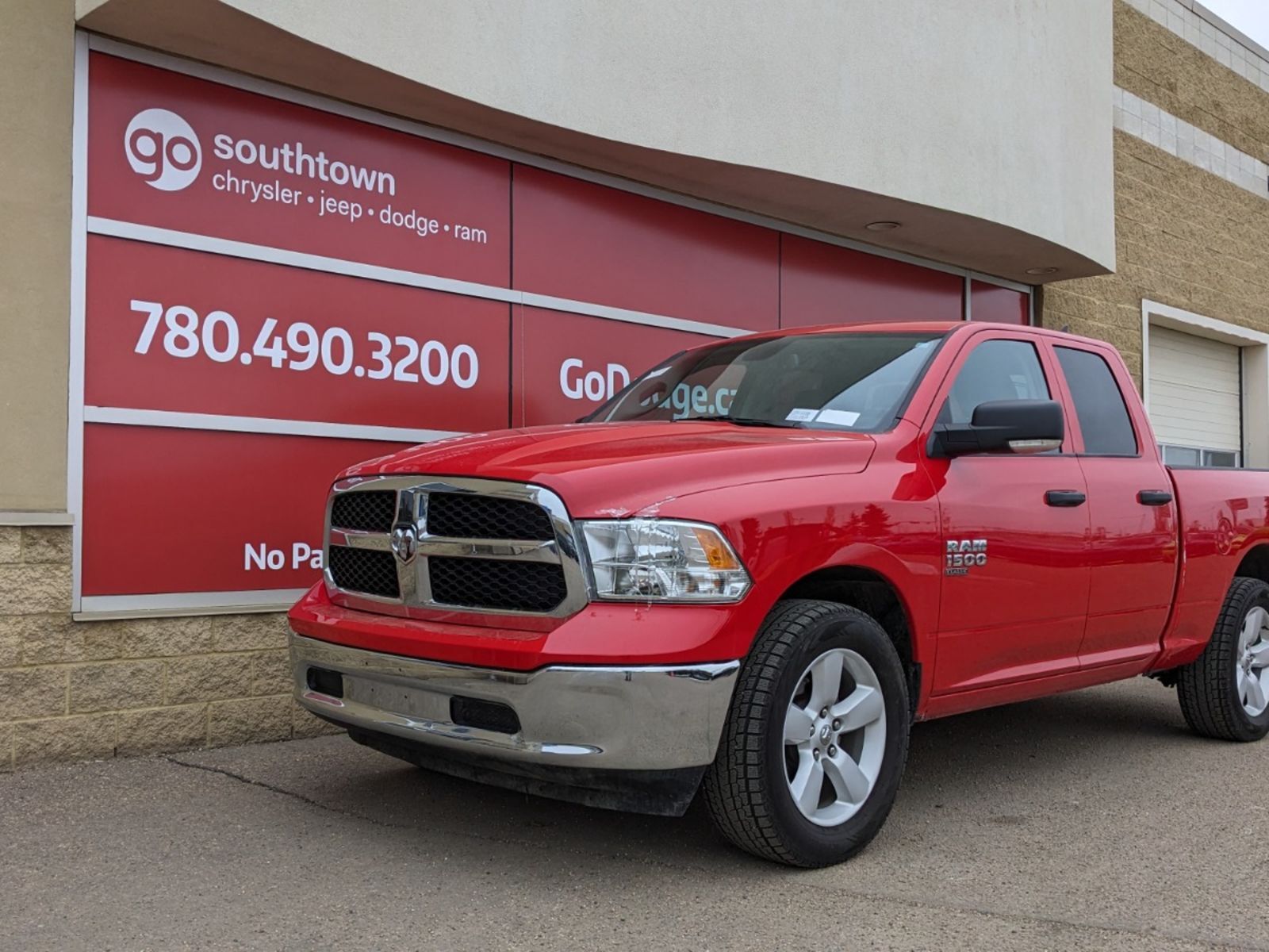 2022 Ram 1500 Classic CLASSIC SLT IN FLAME RED EQUIPPED WITH A 3.6L PENT