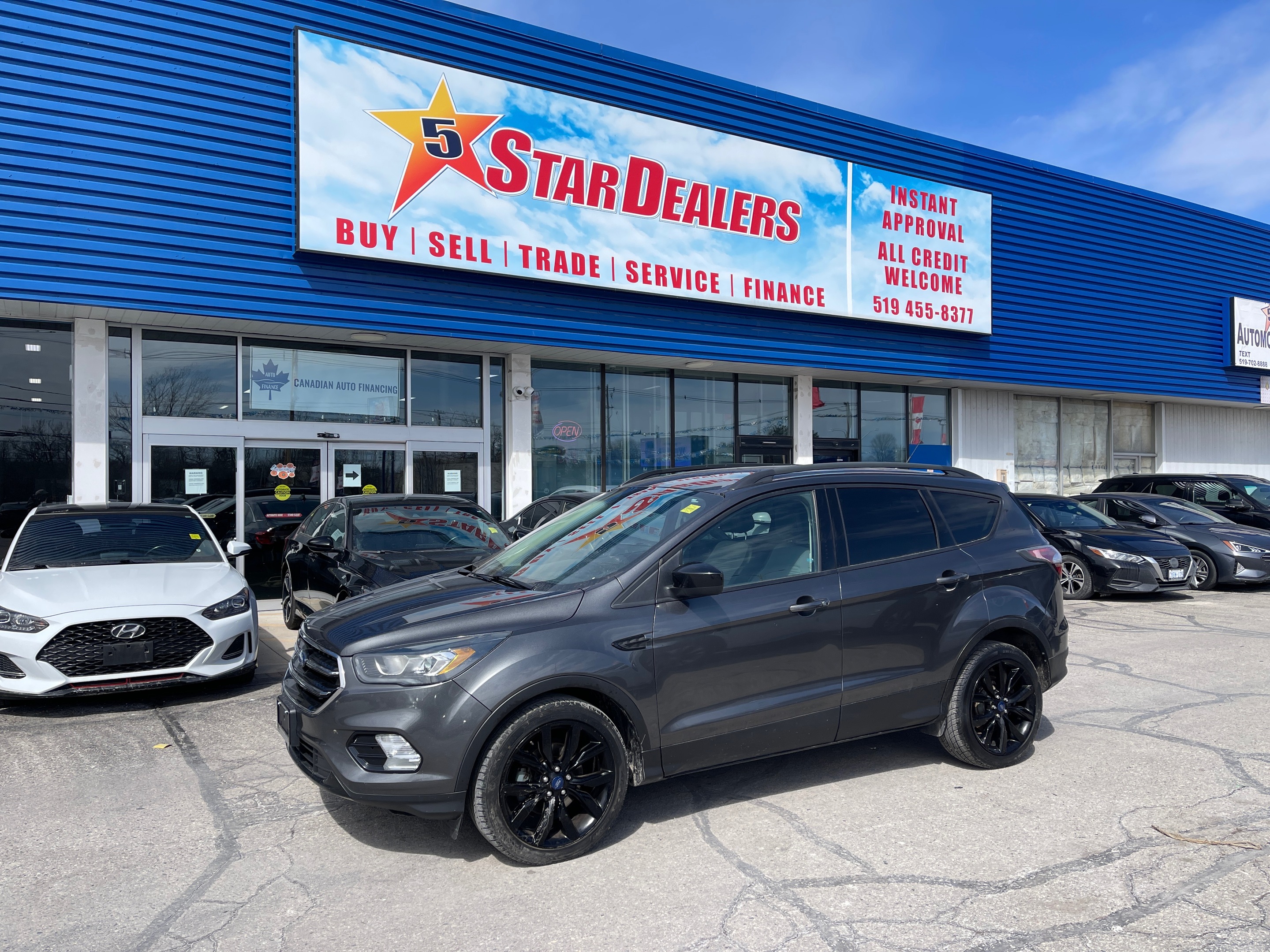 2017 Ford Escape  SE SUNROOF! MINT! WE FINANCE ALL CREDIT!
