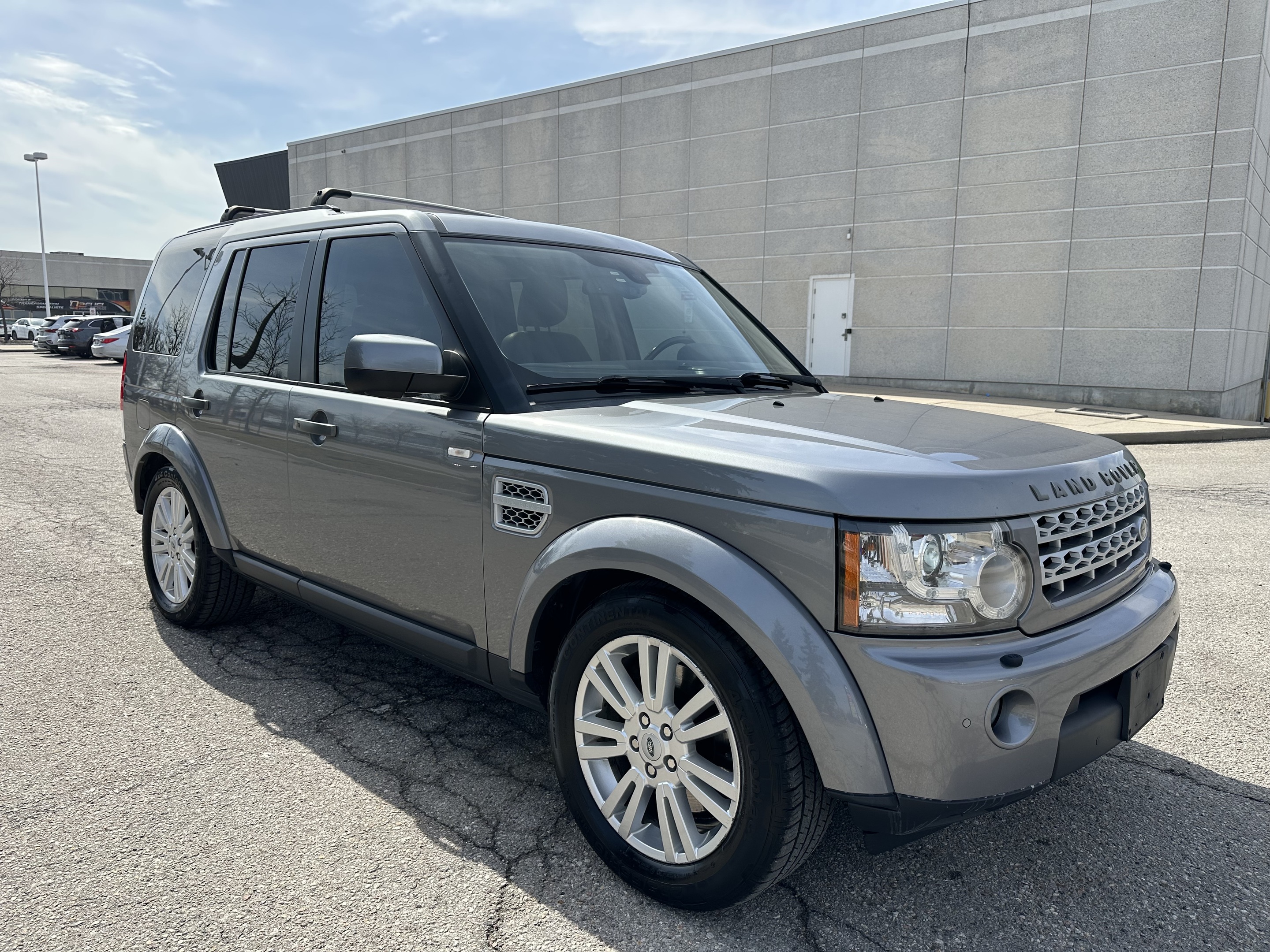 2011 Land Rover LR4 | 4WD | V8 | Limited Edition | 7 Passengers |