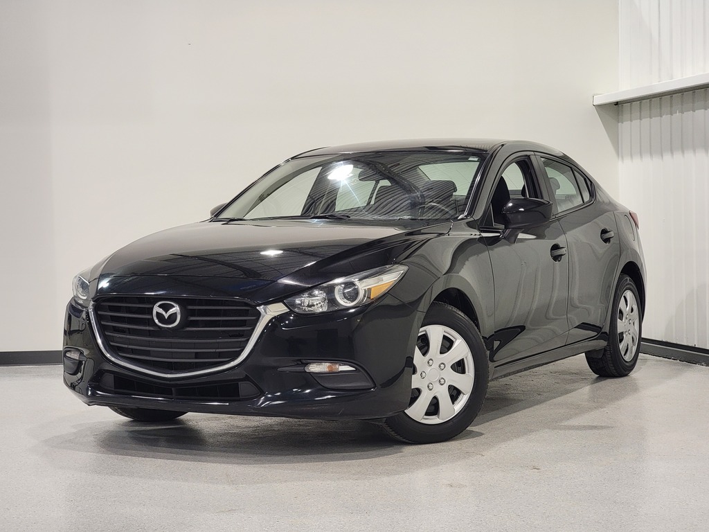 Mazda Mazda3 2017 Climatisation, Système de navigation, Mirroirs électriques, Vitres électriques, Verrouillage électrique, Régulateur de vitesse, Bluetooth, Prise auxiliaire 12 volts, caméra-rétroviseur, Commandes de la radio au volant