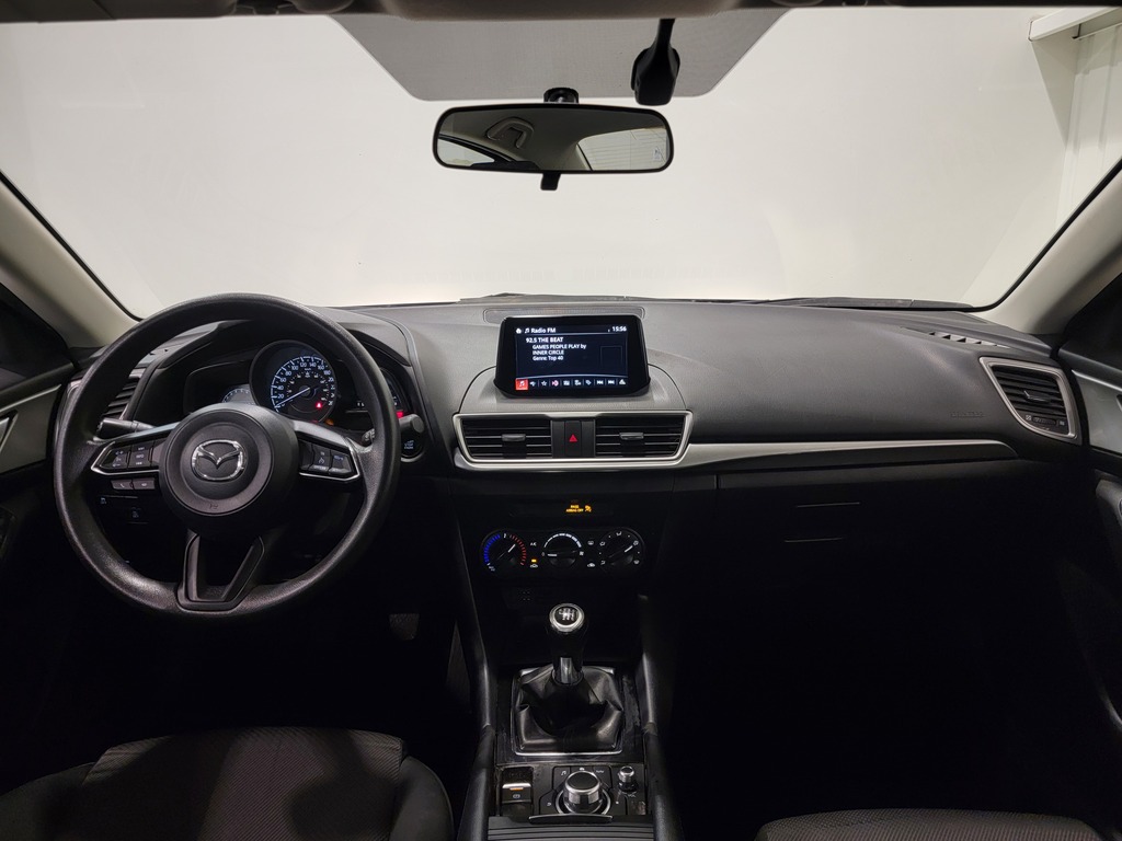 Mazda Mazda3 2017 Climatisation, Système de navigation, Mirroirs électriques, Vitres électriques, Verrouillage électrique, Régulateur de vitesse, Bluetooth, Prise auxiliaire 12 volts, caméra-rétroviseur, Commandes de la radio au volant