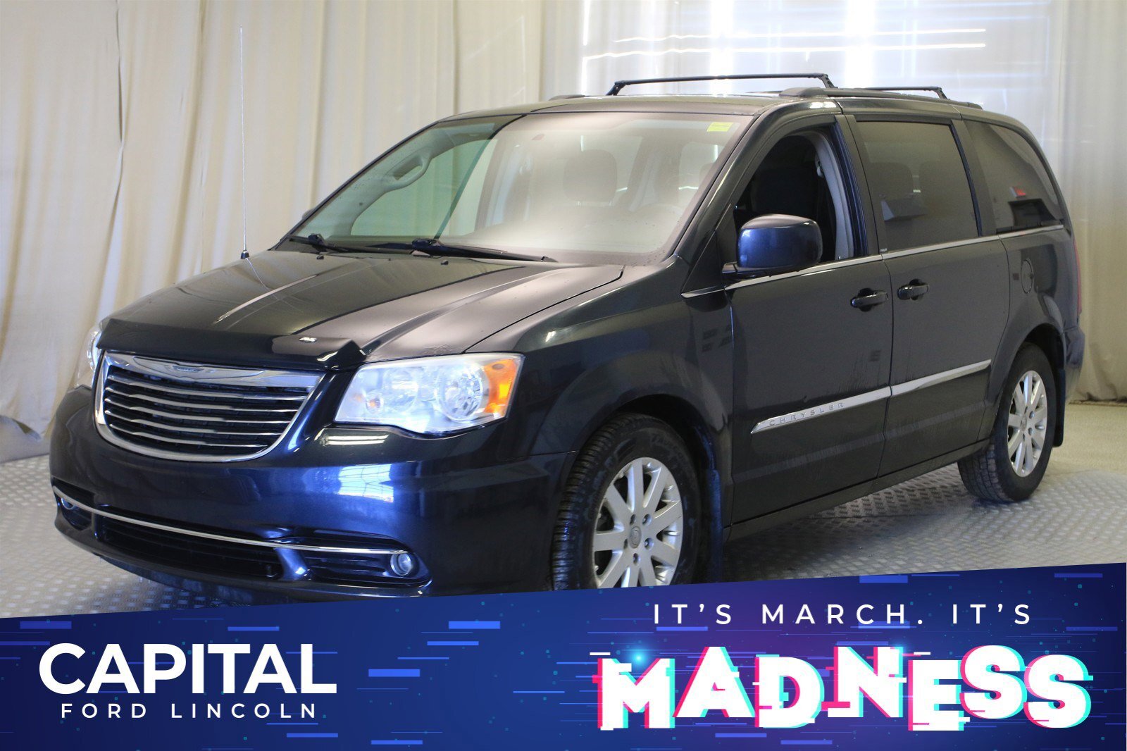 2013 Chrysler Town & Country Touring **New Arrival**