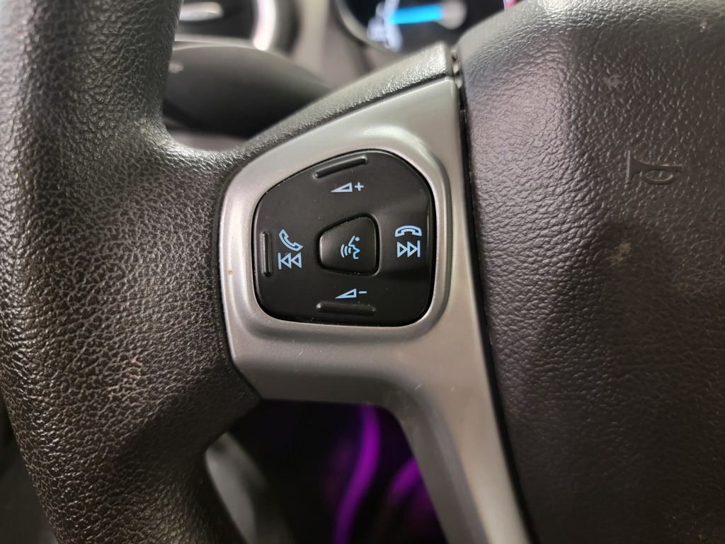 Ford Fiesta 2019 Climatisation, Lecteur DC, Mirroirs électriques, Vitres électriques, Sièges chauffants, Verrouillage électrique, Régulateur de vitesse, Miroirs chauffants, Bluetooth, Prise auxiliaire 12 volts, caméra-rétroviseur, Commandes de la radio au volant