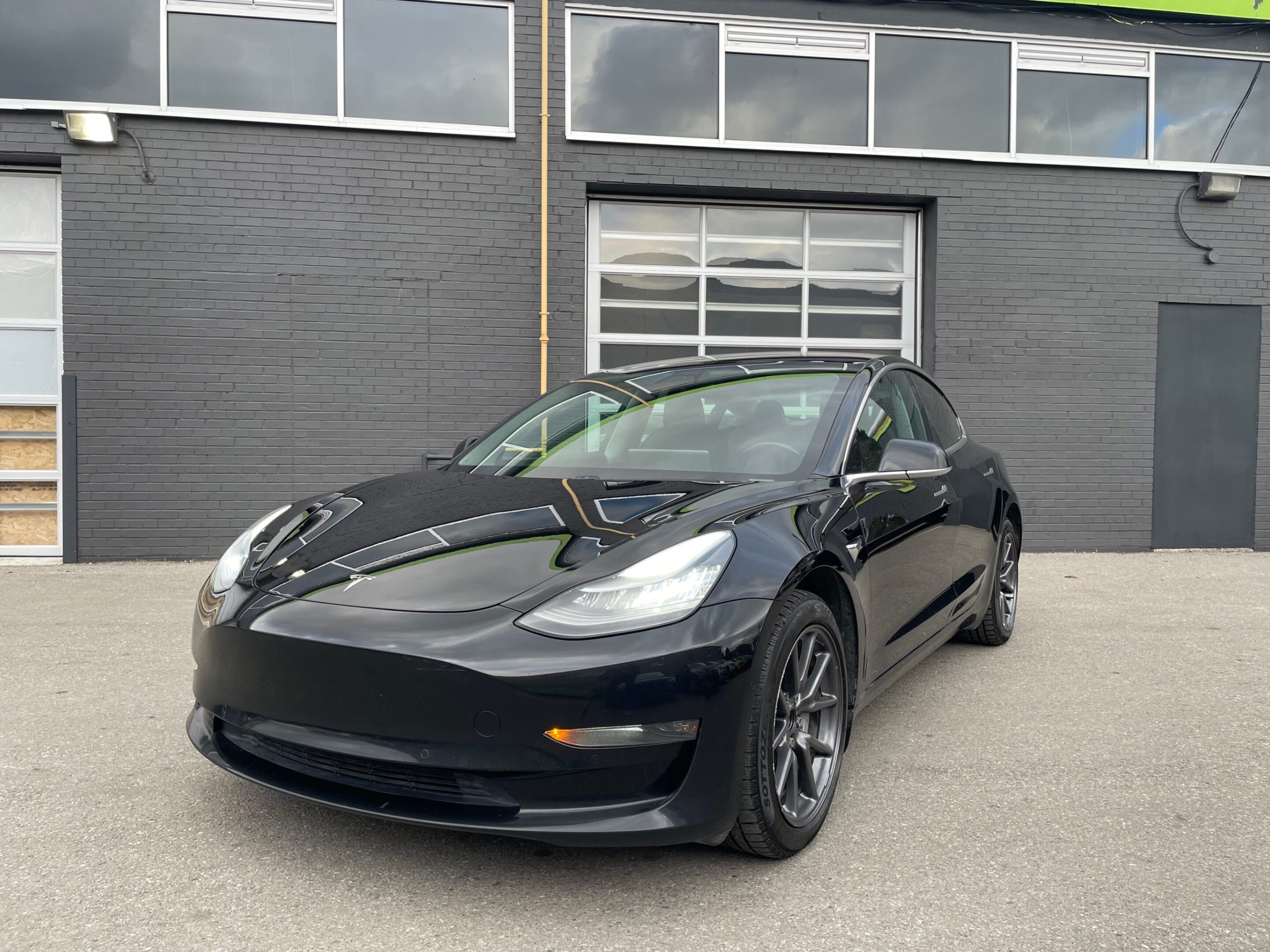 2019 Tesla Model 3 Standard Range PLUS * AUTOPILOT