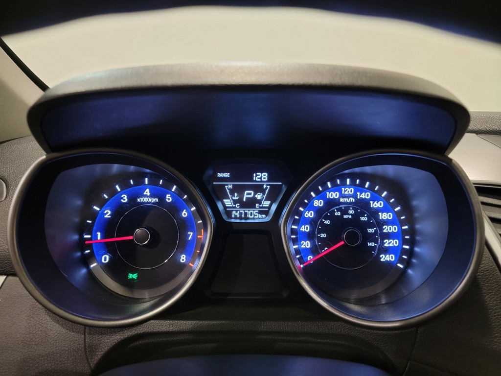 Hyundai Elantra 2016 Climatisation, Lecteur DC, Mirroirs électriques, Vitres électriques, Sièges chauffants, Verrouillage électrique, Régulateur de vitesse, Bluetooth, Prise auxiliaire 12 volts, Commandes de la radio au volant