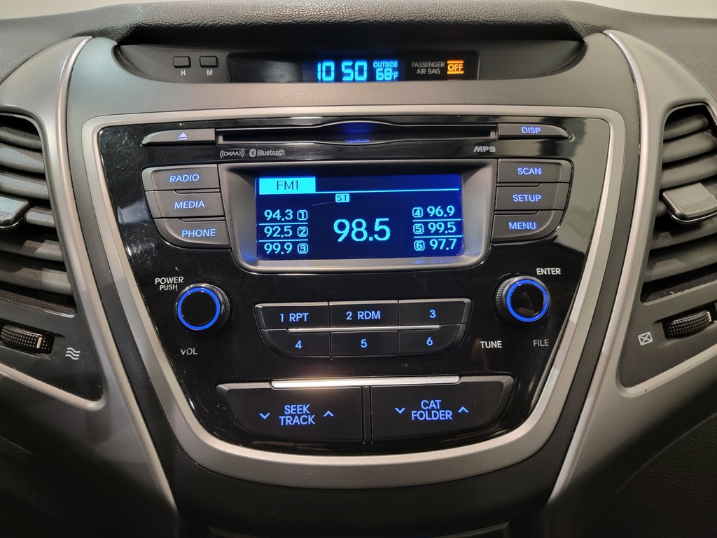 Hyundai Elantra 2016 Air conditioner, CD player, Electric mirrors, Electric windows, Heated seats, Electric lock, Speed regulator, Bluetooth, , Steering wheel radio controls