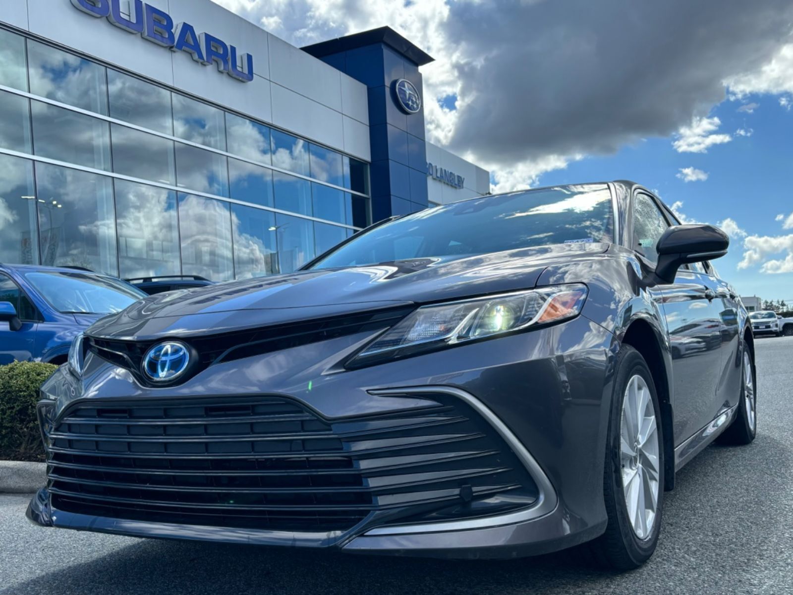 2022 Toyota Camry HYBRID | CLEAN CARFAX | HEATED SEATS | BACK UP CAM