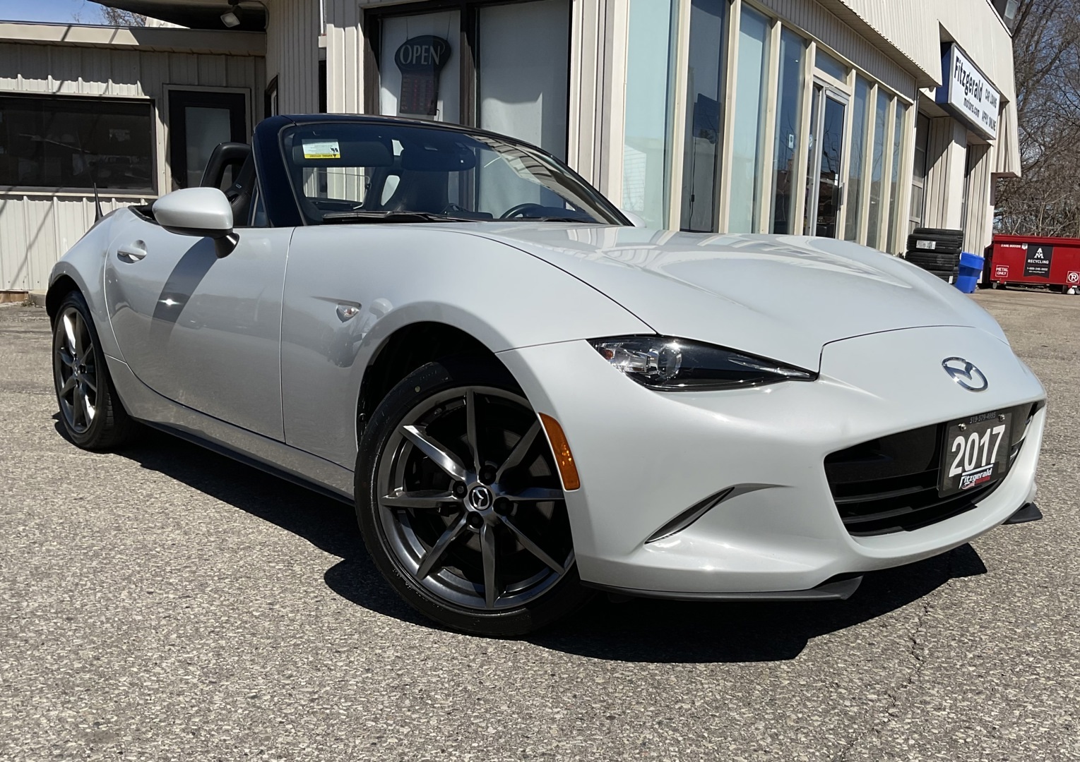 2017 Mazda MX-5 GT - 6 SPEED! LEATHER! NAV! HTD SEATS! CAR PLAY!
