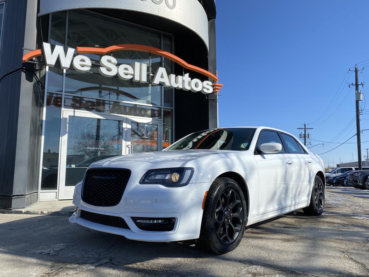 2022 Chrysler 300 Touring L AWD w/Parking Sensors, Leather, LOADED!