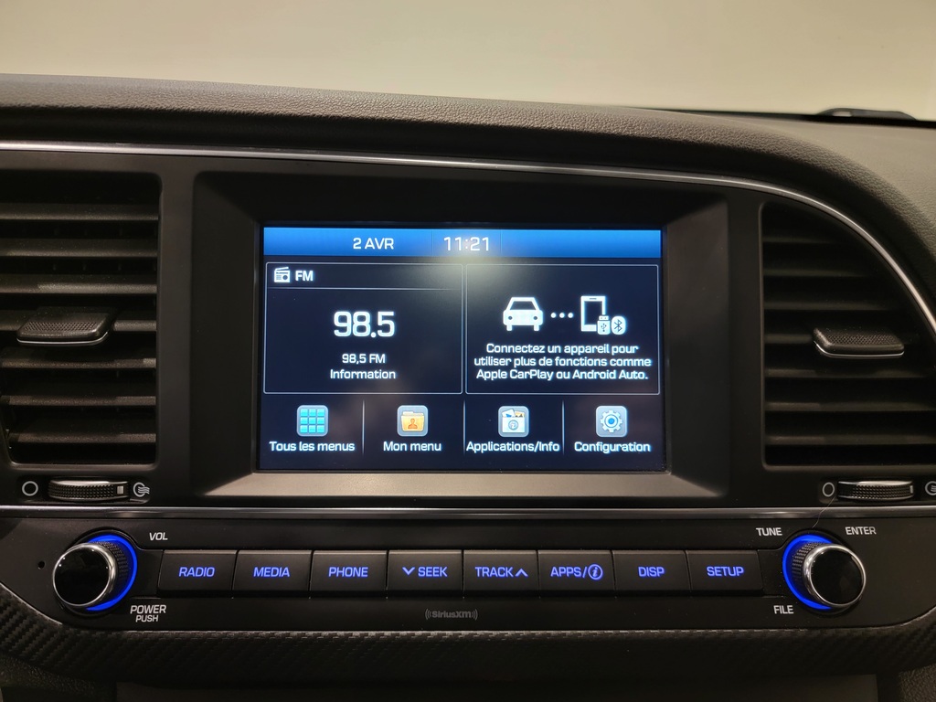 Hyundai Elantra 2018 Climatisation, Mirroirs électriques, Vitres électriques, Sièges chauffants, Intérieur cuir, Verrouillage électrique, Toit ouvrant, Régulateur de vitesse, Bluetooth, Prise auxiliaire 12 volts, caméra-rétroviseur, Volant chauffant, Commandes de la radio au volant