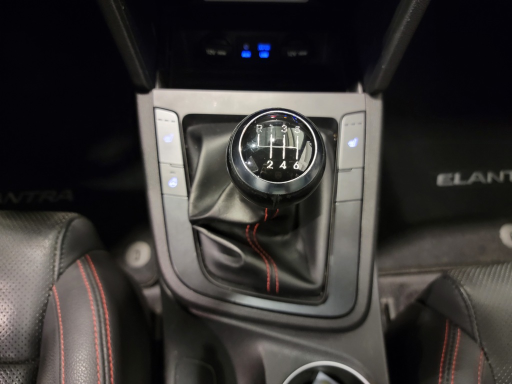 Hyundai Elantra 2018 Air conditioner, Electric mirrors, Electric windows, Heated seats, Leather interior, Electric lock, Sunroof, Speed regulator, Bluetooth, , rear-view camera, Heated steering wheel, Steering wheel radio controls