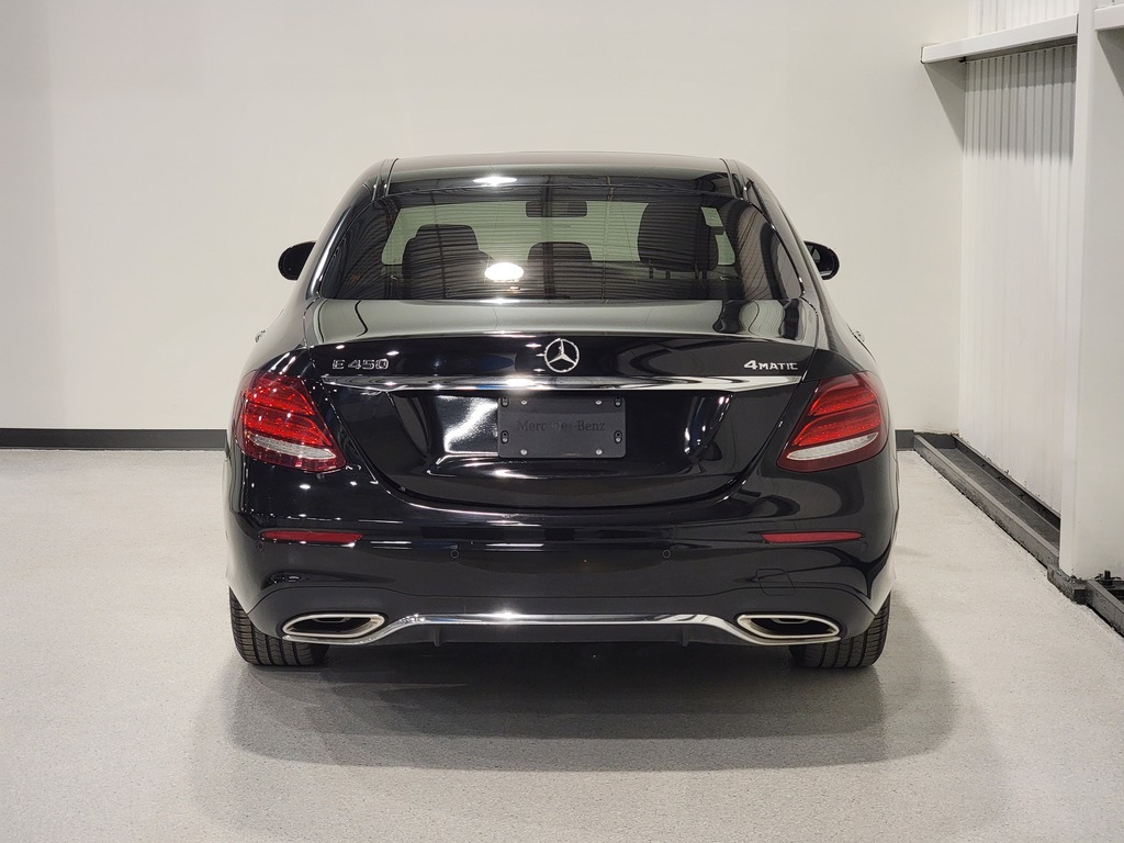 Mercedes-Benz E-Class 2020 Air conditioner, Electric mirrors, Power Seats, Electric windows, Heated seats, Leather interior, Electric lock, Speed regulator, Seat memories, Bluetooth, Panoramic sunroof, Ventilated seats, rear-view camera, Steering wheel radio controls
