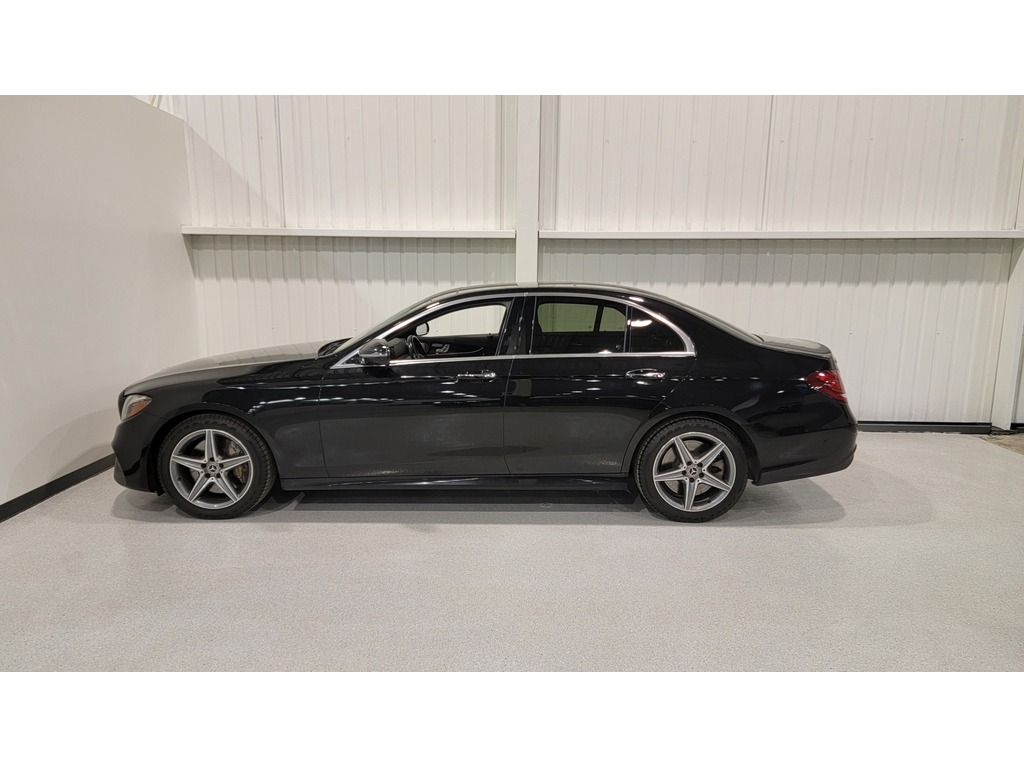 Mercedes-Benz E-Class 2020 Air conditioner, Electric mirrors, Power Seats, Electric windows, Heated seats, Leather interior, Electric lock, Speed regulator, Seat memories, Bluetooth, Panoramic sunroof, Ventilated seats, rear-view camera, Steering wheel radio controls