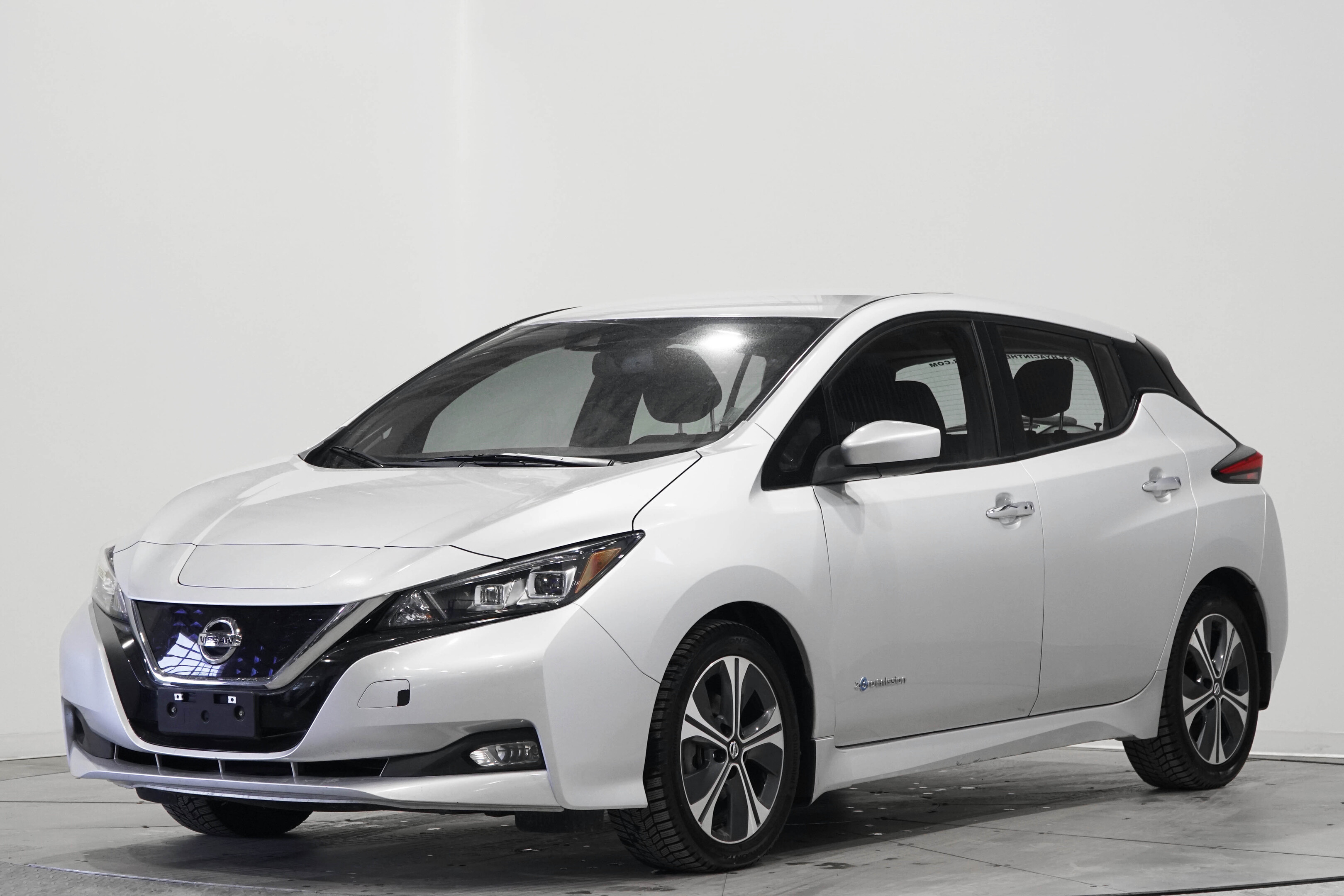2018 Nissan LEAF SV Hatchback, électrique, sièges avants chauffants