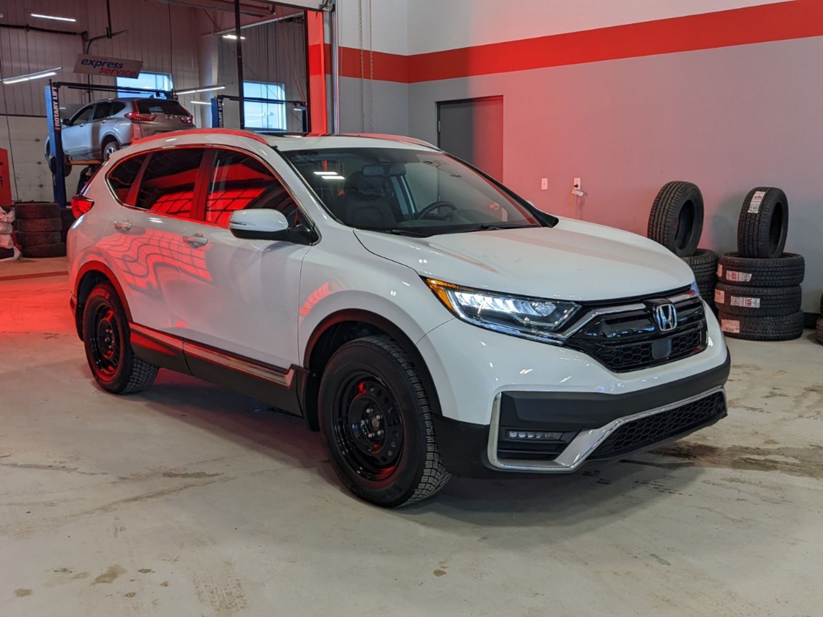 2022 Honda CR-V Touring - Leather, navigation, sunroof, 2 sets rim