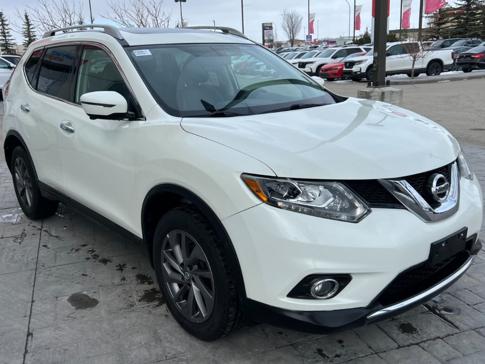 2016 Nissan Rogue SL: LEATHER, SUNROOF, 4WD