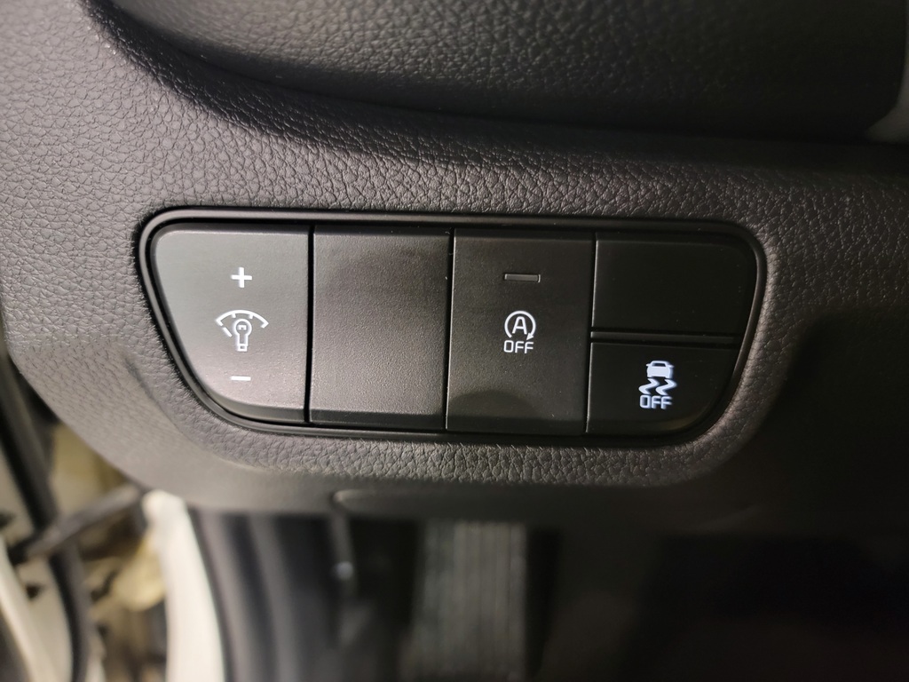 Kia Seltos 2022 Air conditioner, Electric mirrors, Electric windows, Speed regulator, Heated seats, Electric lock, Bluetooth, , rear-view camera, Steering wheel radio controls