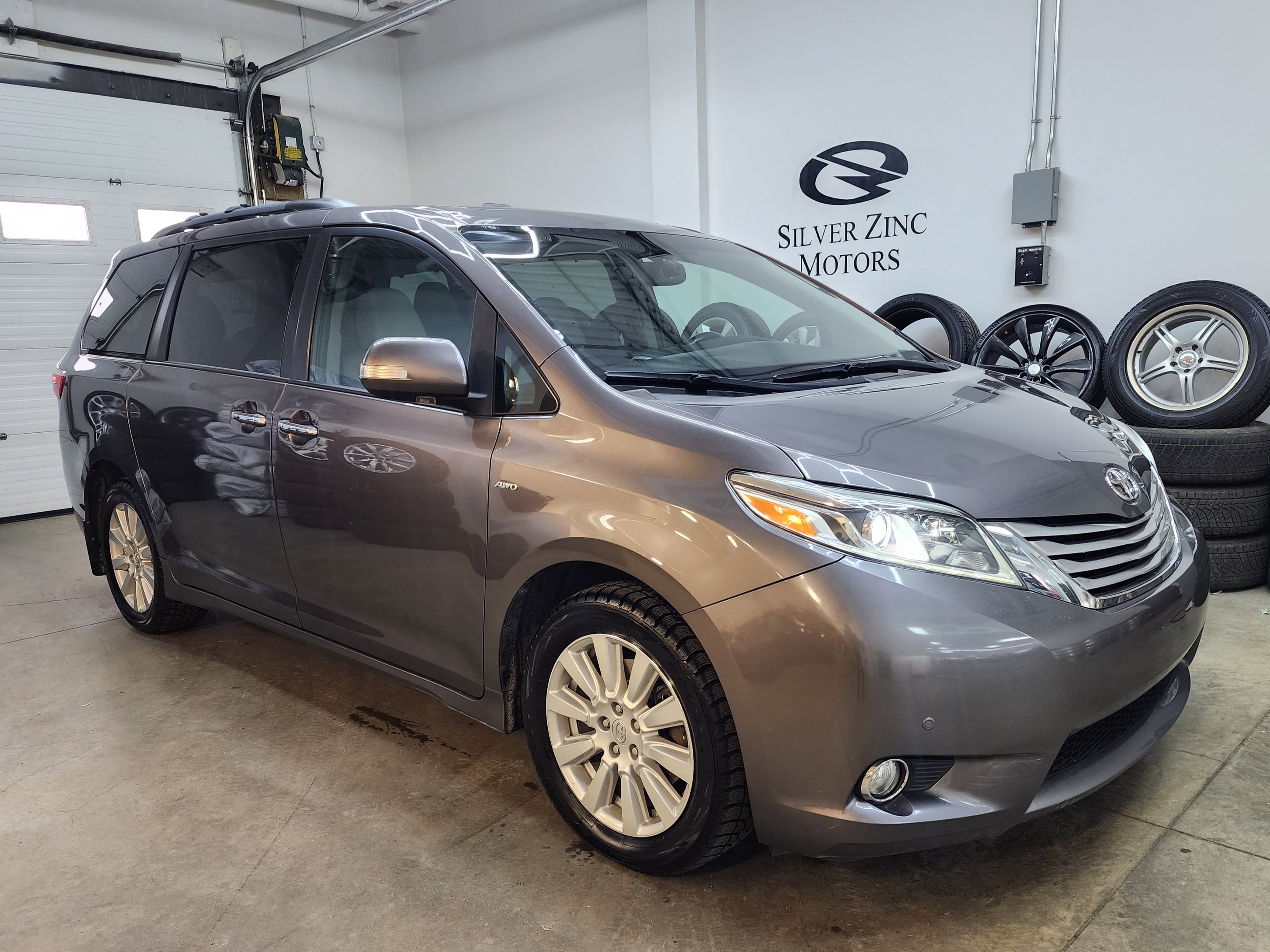 2017 Toyota Sienna Limited AWD, TV DVD, Top Of The Line, Inspected