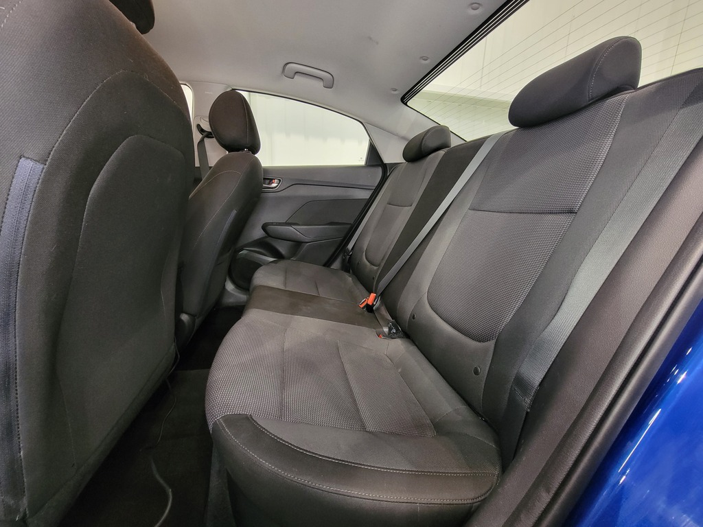 Hyundai Accent 2018 Climatisation, Mirroirs électriques, Vitres électriques, Sièges chauffants, Verrouillage électrique, Régulateur de vitesse, Bluetooth, Prise auxiliaire 12 volts, caméra-rétroviseur, Commandes de la radio au volant