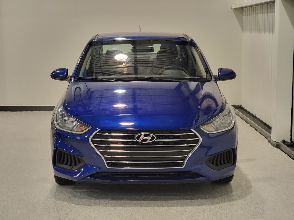 Hyundai Accent 2018 Climatisation, Mirroirs électriques, Vitres électriques, Sièges chauffants, Verrouillage électrique, Régulateur de vitesse, Bluetooth, Prise auxiliaire 12 volts, caméra-rétroviseur, Commandes de la radio au volant