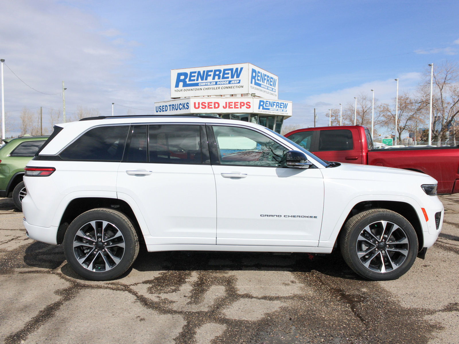 2023 Jeep Grand Cherokee 4xe Overland 4x4 - HYBRID, LOW KMS!