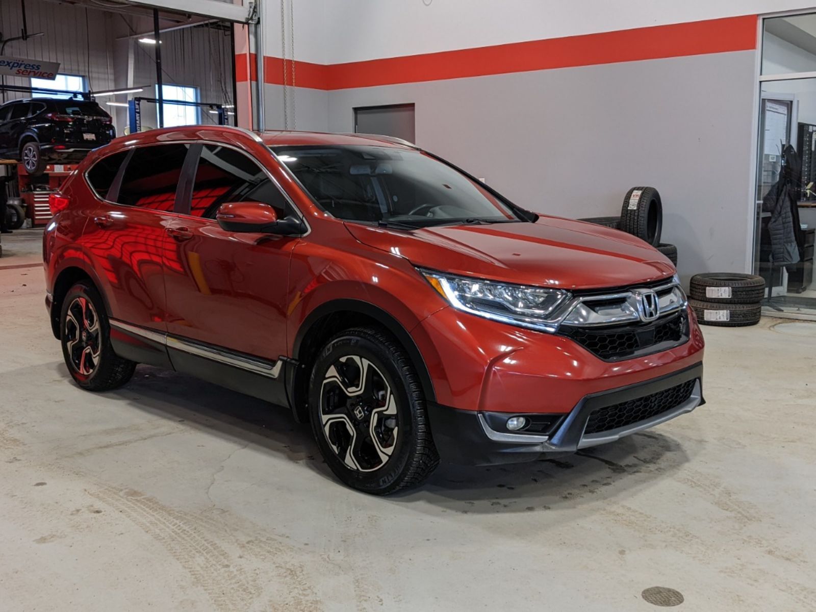 2019 Honda CR-V Touring - Leather, navigation, sunroof