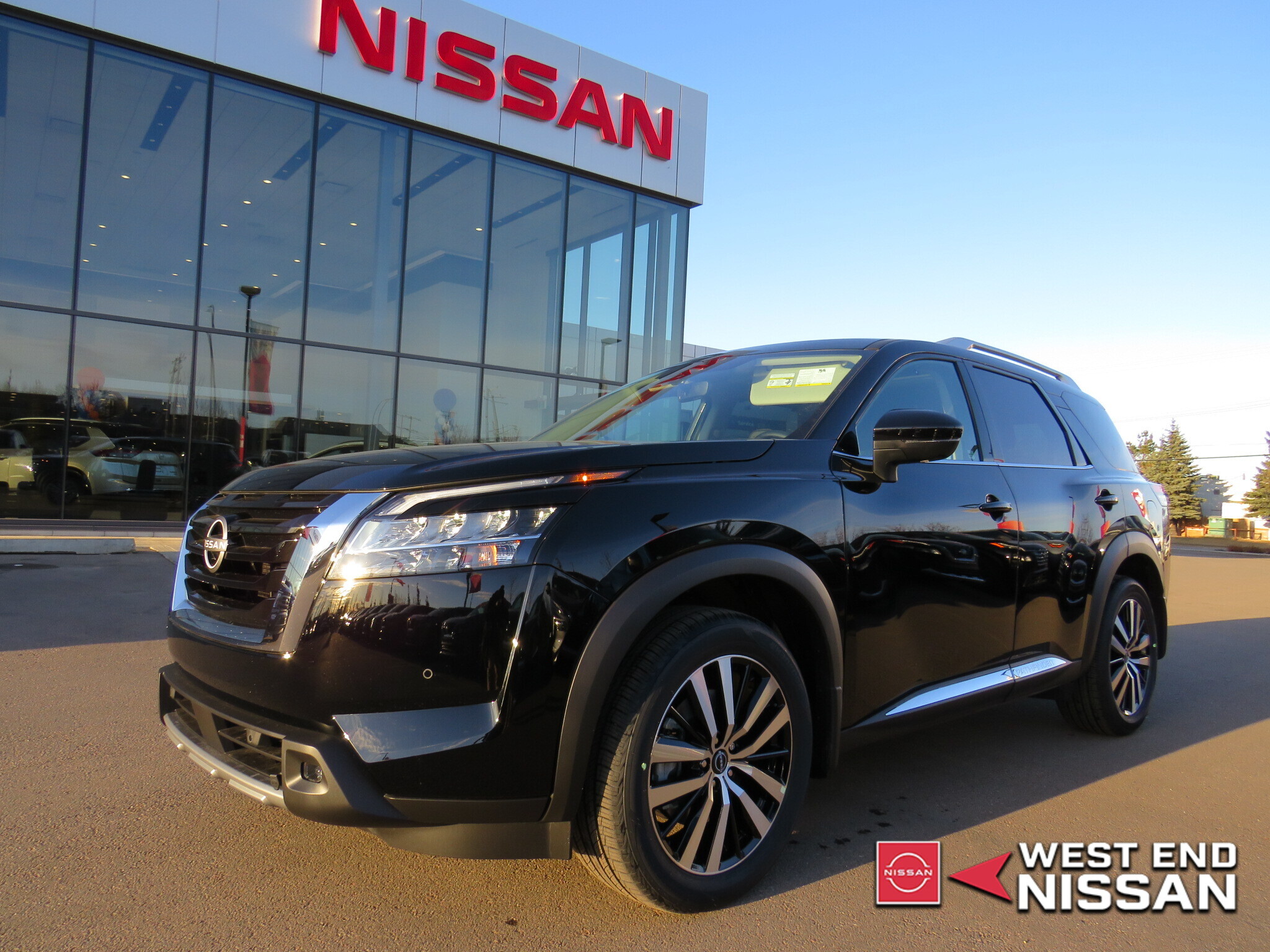 2024 Nissan Pathfinder PLATINUM AWD - LEATHER/ROOF/NAV/CAPTAIN CHAIRS