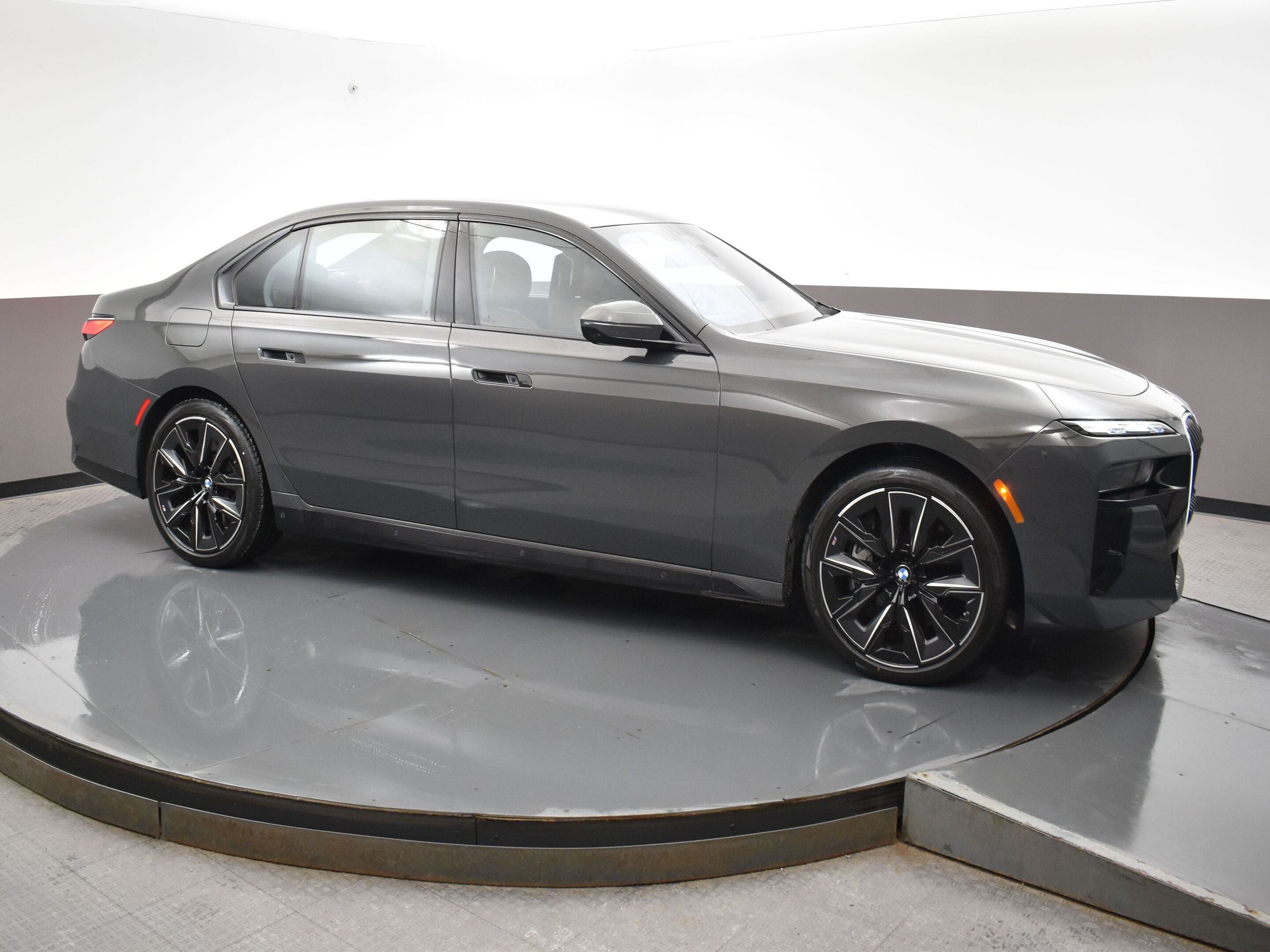 2023 BMW 7 Series 760i x-DRIVE *$25,000 OFF MSRP & NO LUXURY TAX* PR