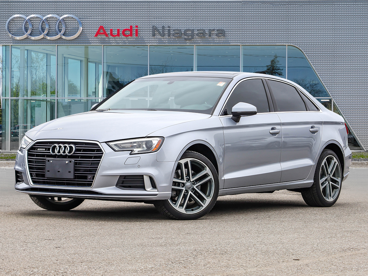 2018 Audi A3 NEW BRAKES! PREMIUM PACKAGE! LOW KMS! 