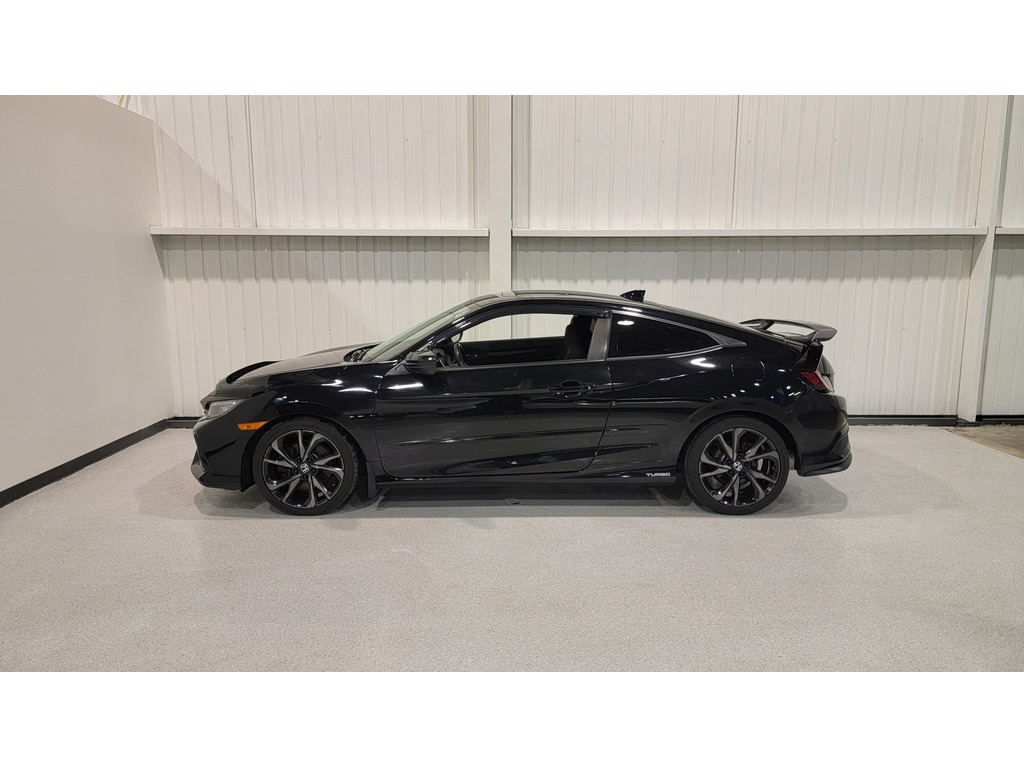 Honda Civic Coupe 2018 Air conditioner, Navigation system, Electric mirrors, Electric windows, Heated seats, Electric lock, Power sunroof, Speed regulator, Heated mirrors, Bluetooth, , rear-view camera, Tinted glass, Steering wheel radio controls