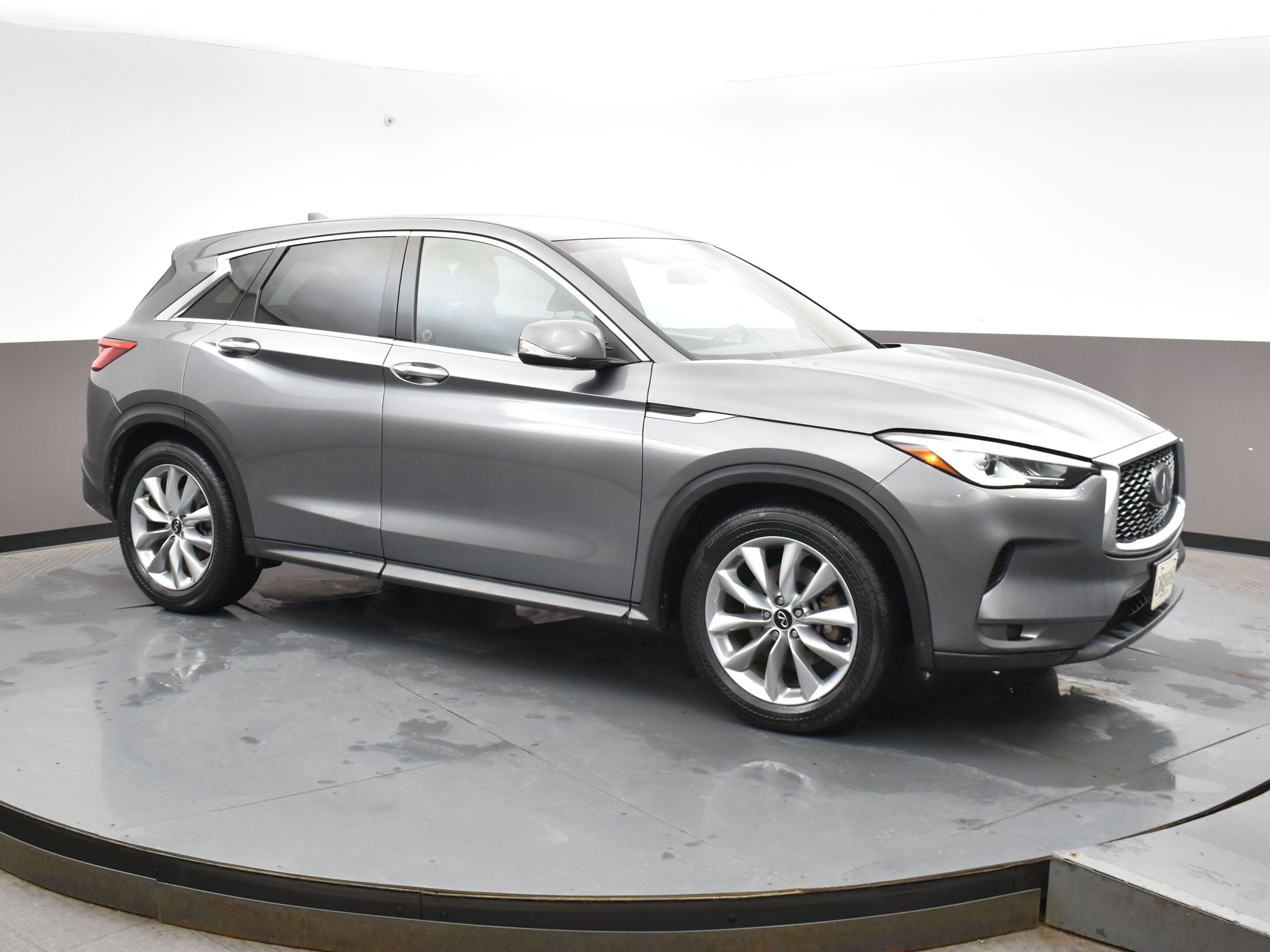 2020 Infiniti QX50 ESSENTIAL with Leather, sunroof, back up camera, t