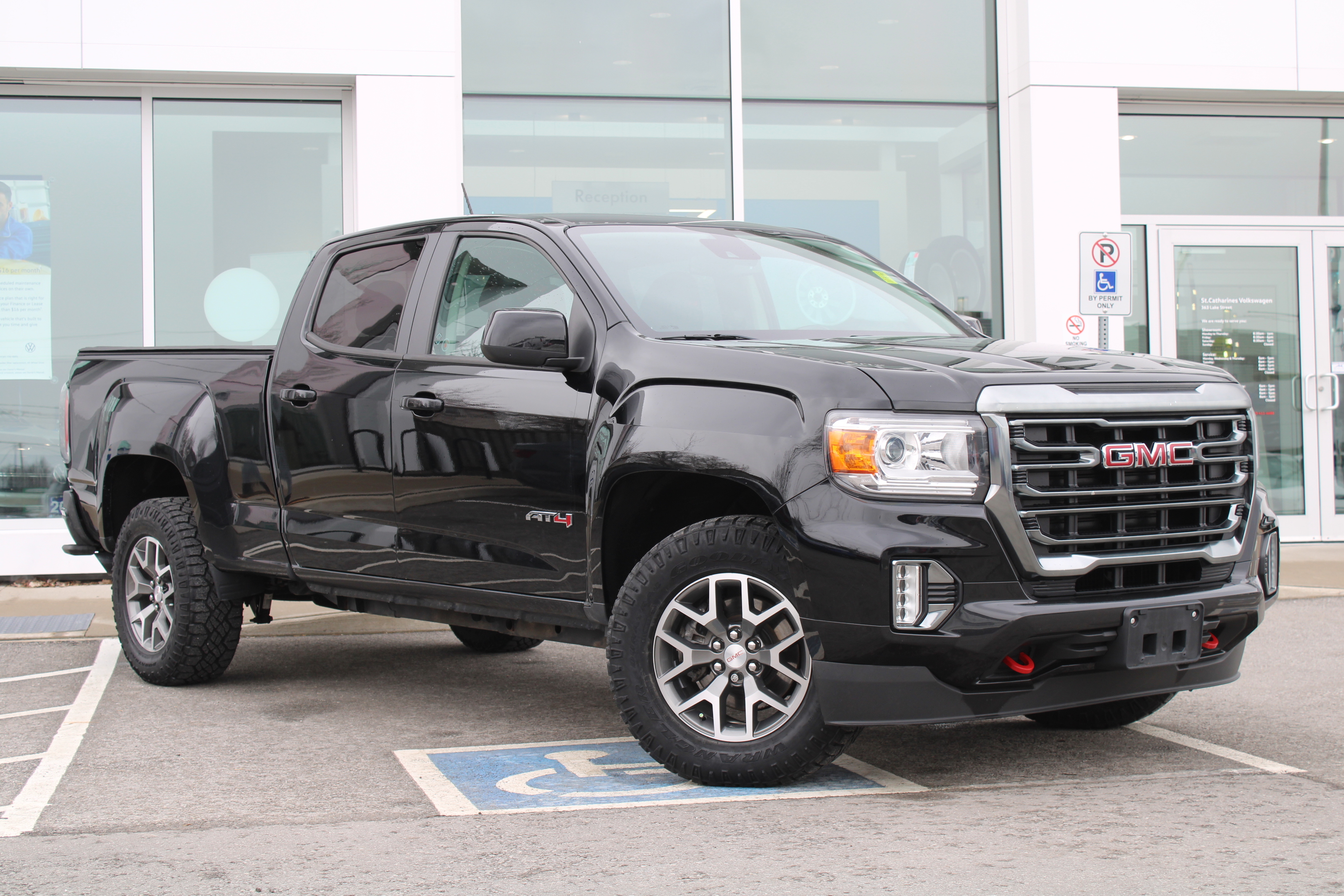 2021 GMC Canyon 4WD Crew Cab 141  AT4 w-Leather