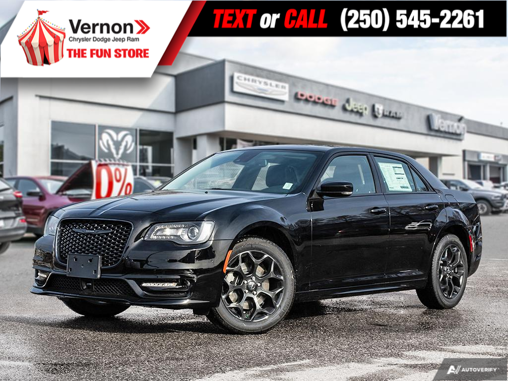 2023 Chrysler 300 Touring L AWD  - Leather Seats
