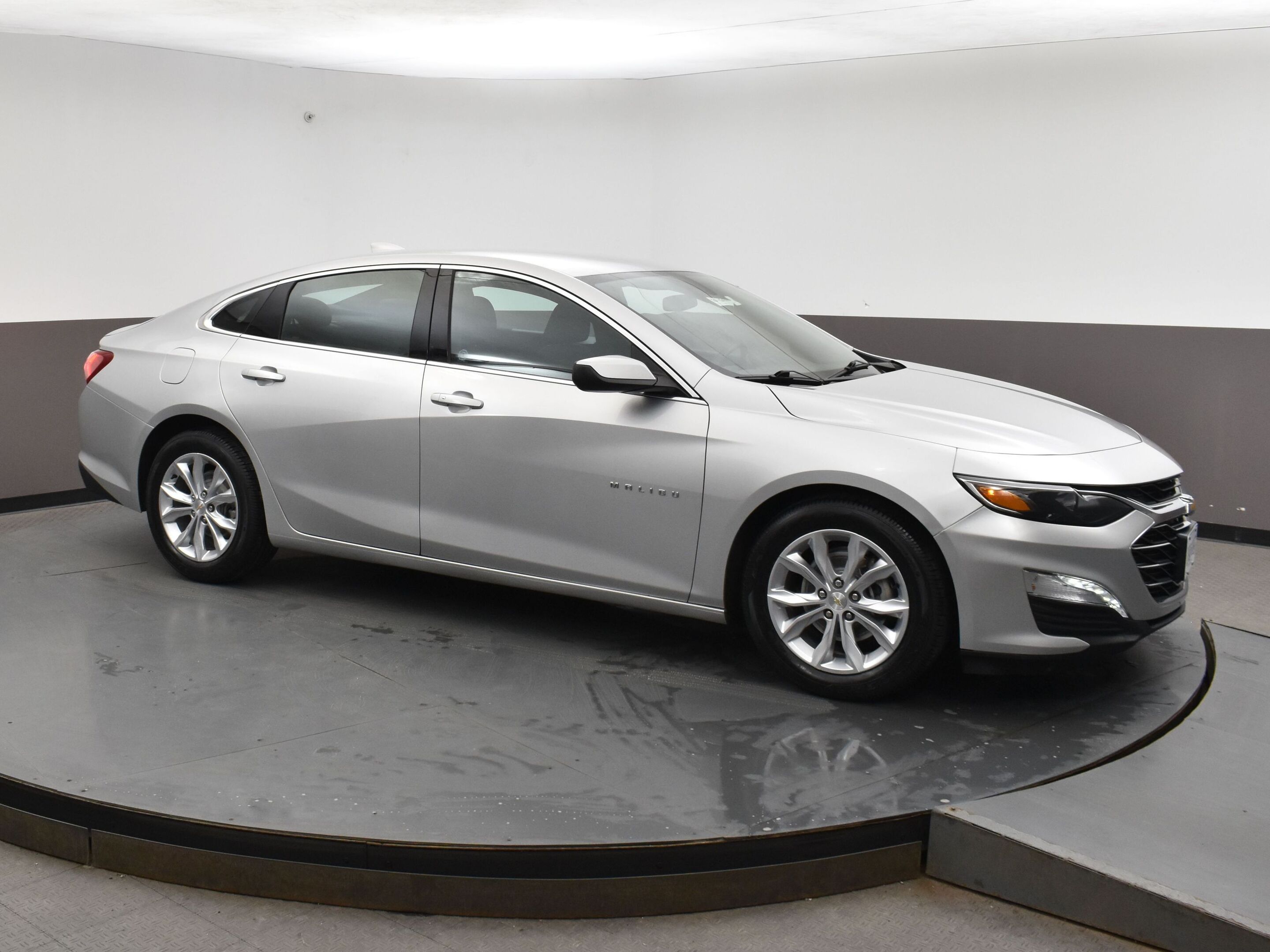 2022 Chevrolet Malibu LT NEW TO CANADA? $0 DOWN APPROVALS AVAILABLE FACT