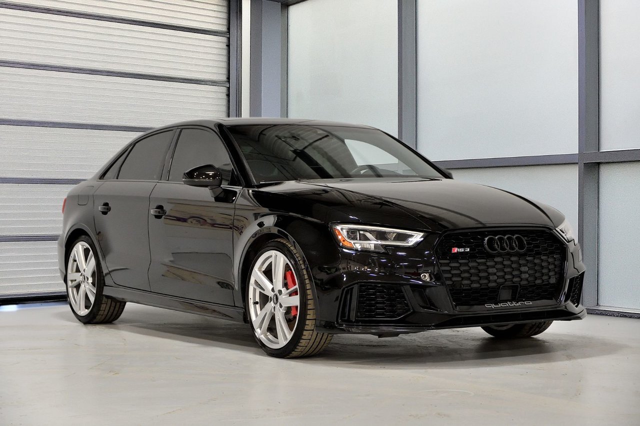 2018 Audi RS 3 Sedan RS 3 / Black Optics / Sport Exhaust / Technologie 