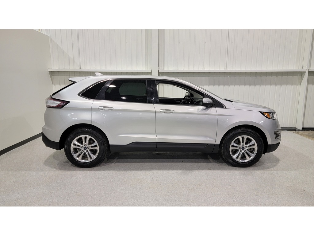 Ford Edge 2016 Air conditioner, CD player, Navigation system, Electric mirrors, Power Seats, Electric windows, Speed regulator, Heated seats, Leather interior, Electric lock, Bluetooth, Mechanically opening tailgate, Panoramic sunroof, , rear-view camera
