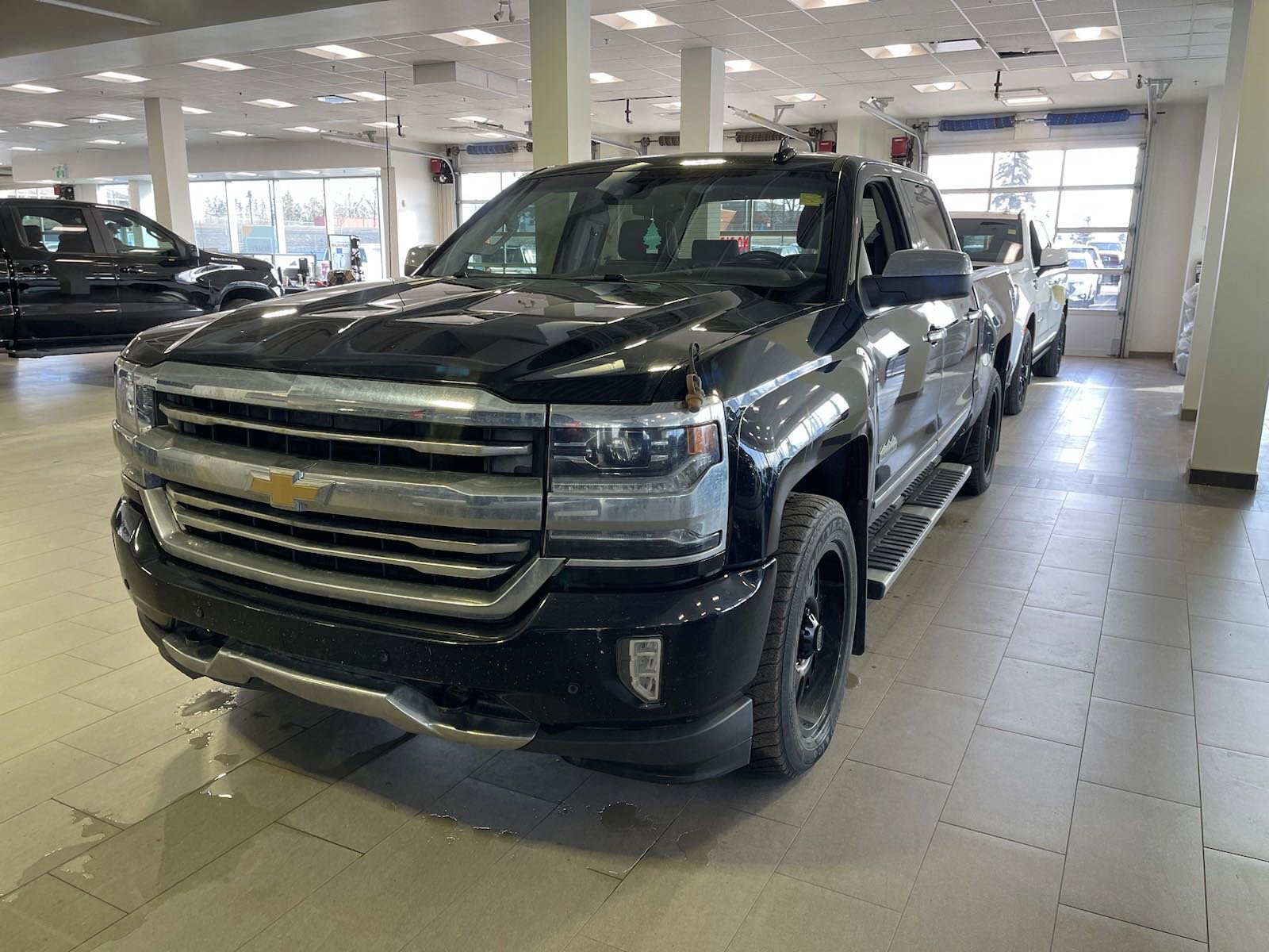 2016 Chevrolet Silverado 1500 High Country *Roof* *Vented Seats* *Low KMs*