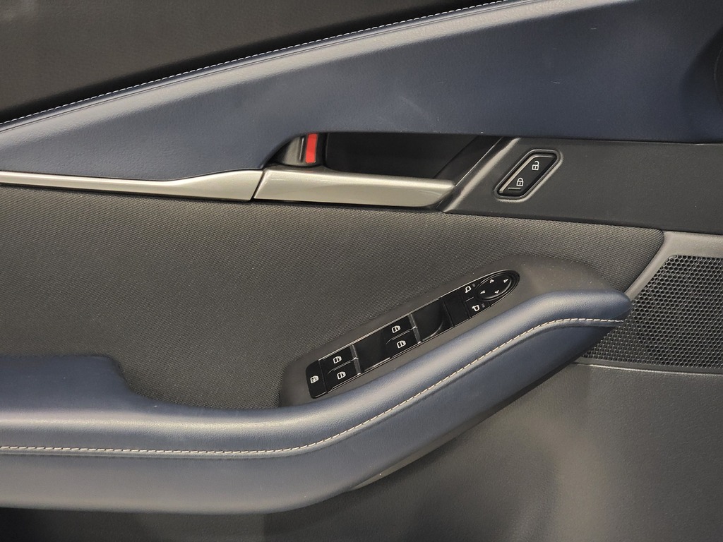 Mazda CX-30 2020 Climatisation, Mirroirs électriques, Vitres électriques, Régulateur de vitesse, Sièges chauffants, Verrouillage électrique, Bluetooth, Prise auxiliaire 12 volts, caméra-rétroviseur, Commandes de la radio au volant