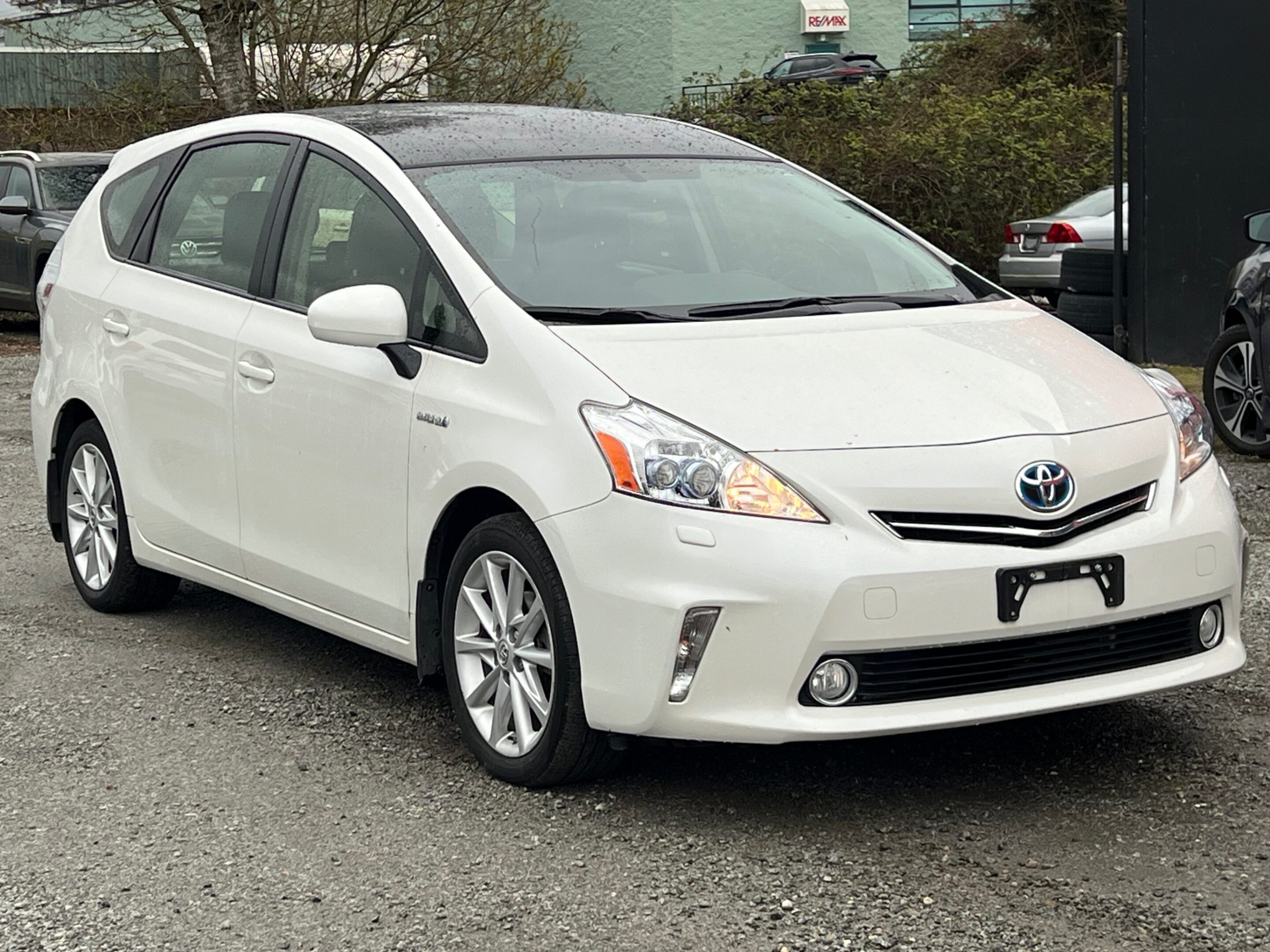 2012 Toyota Prius v 5dr HB/ NO ACCIDENT/ BC LOCAL CAR/ GOOD ON GAS