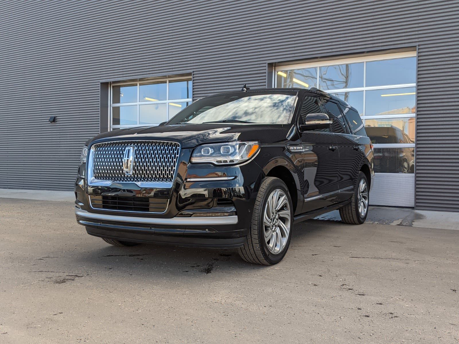 2022 Lincoln Navigator Reserve - No Accidents!